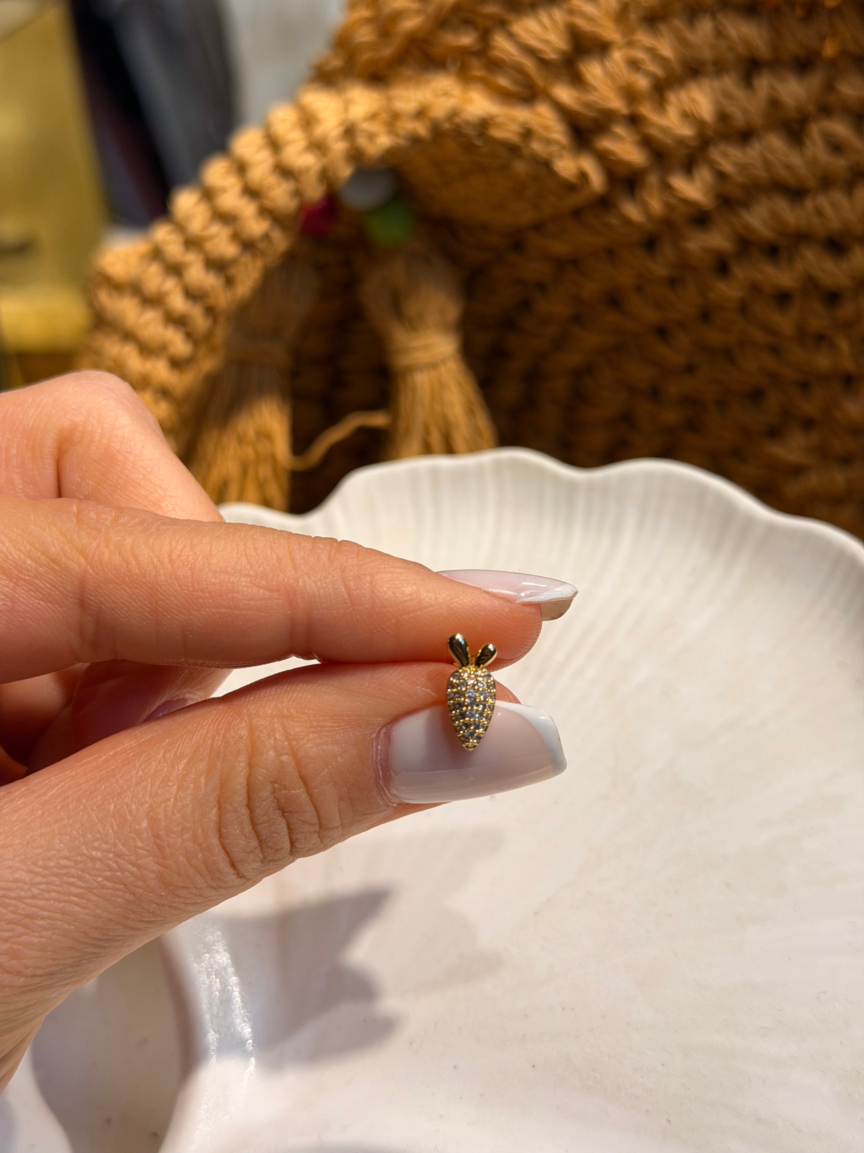 Havuç Model Cerrahi Piercing Gold