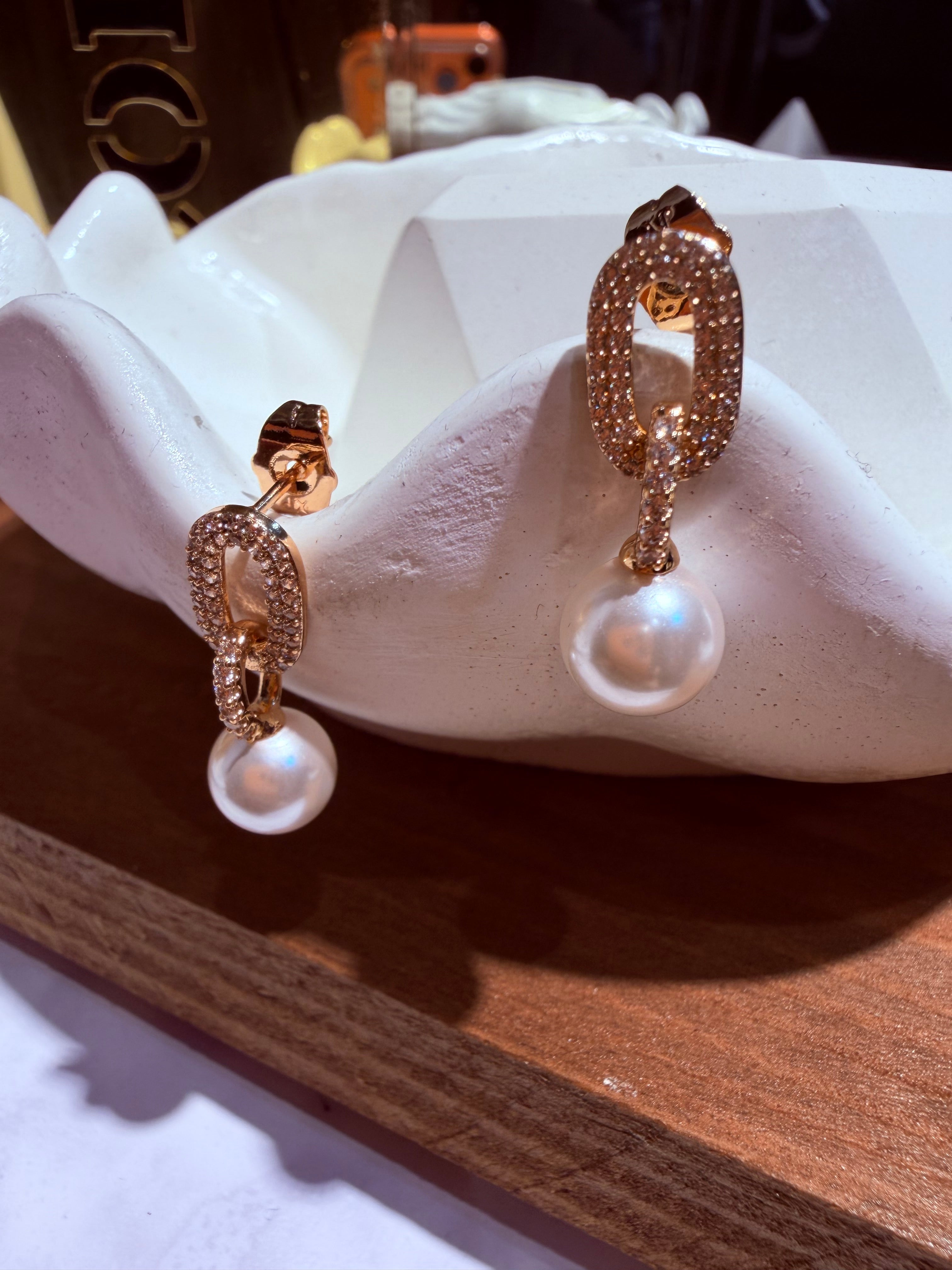 Xuping Sallantılı İnci Taşlı Model Küpe