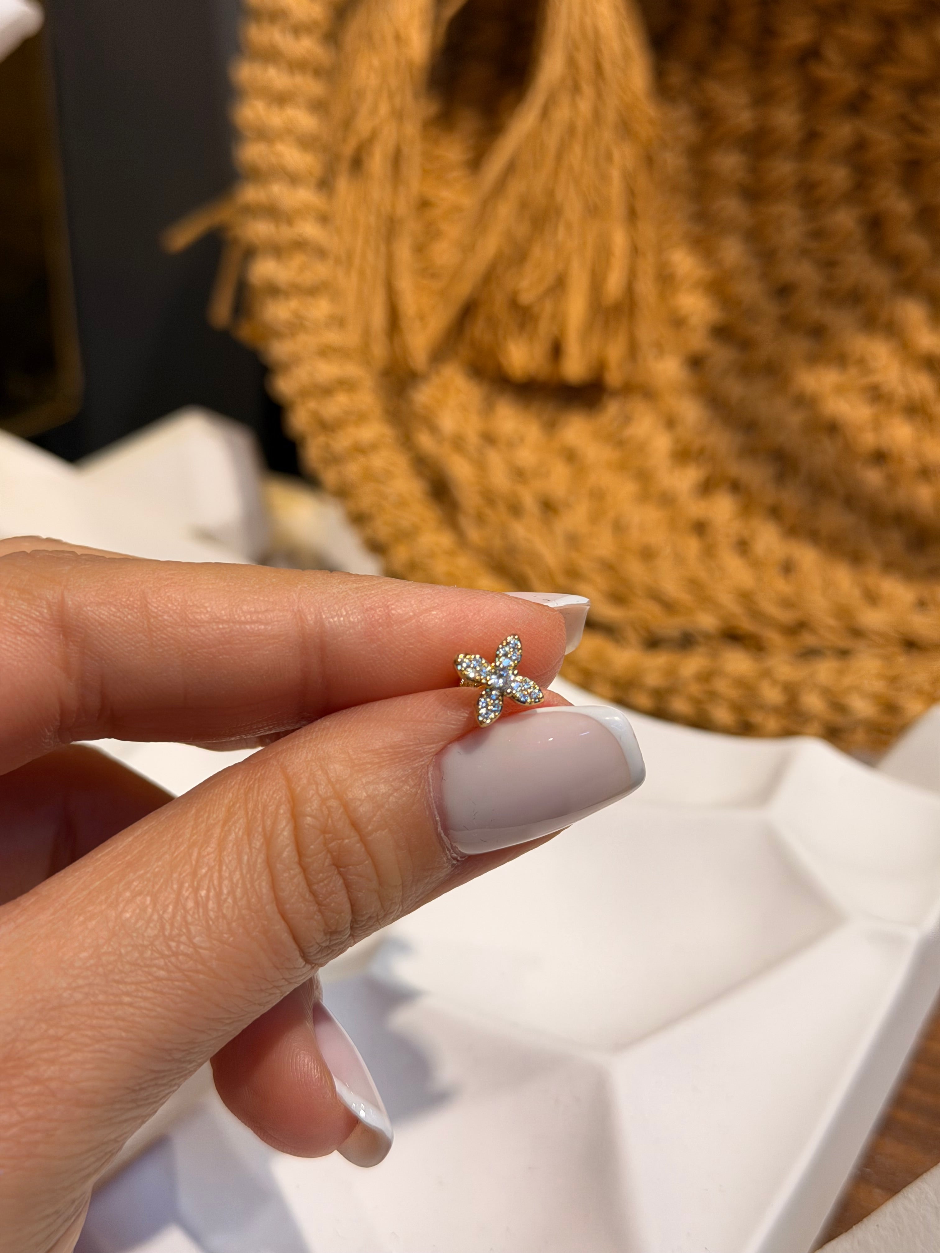 Çiçek Model Cerrahi Piercing Gold