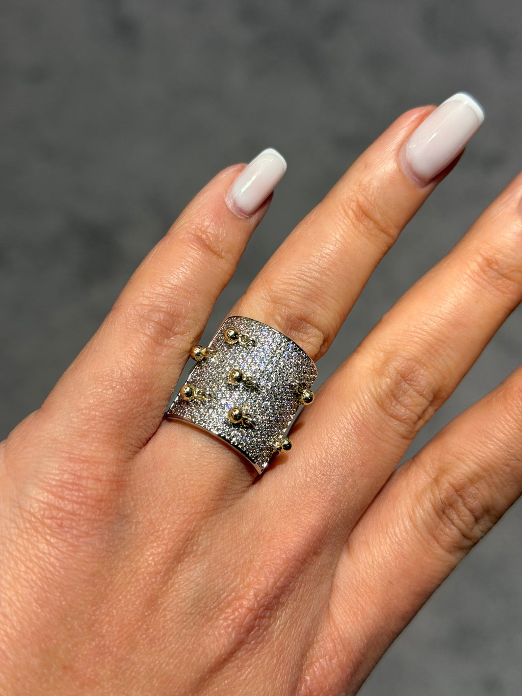 Tasarım İkonik Parça Yüzük