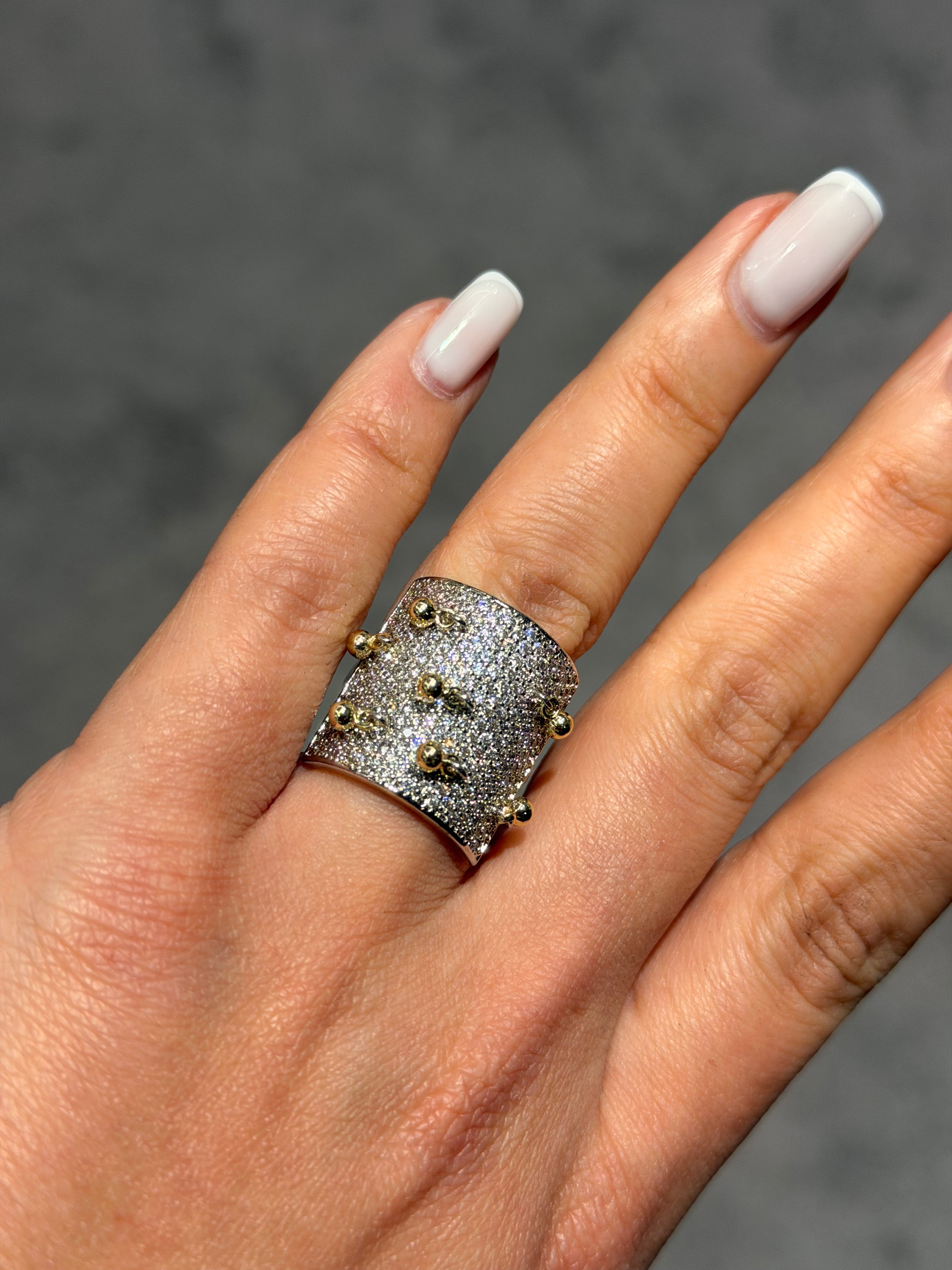 Tasarım İkonik Parça Yüzük