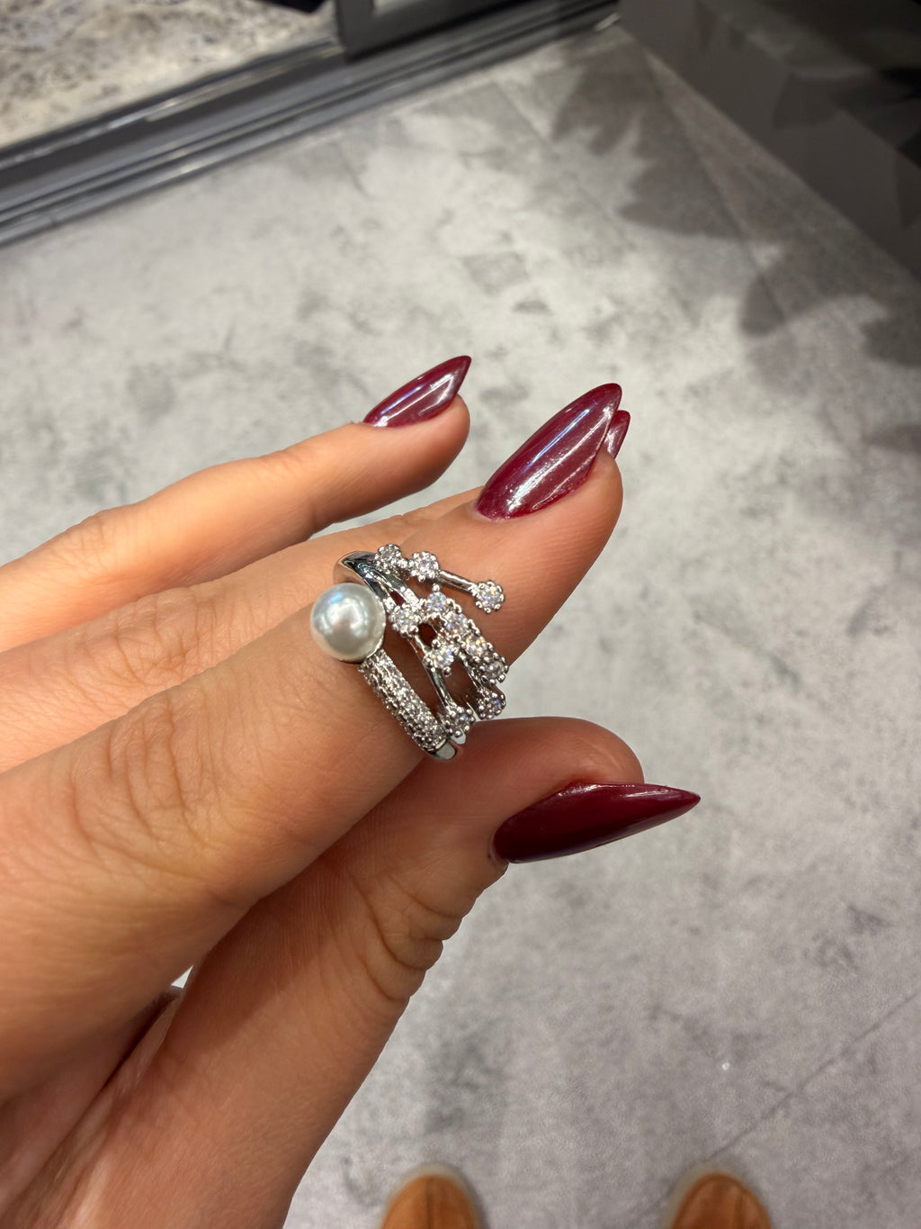 İnci Detaylı Taş Motifli Ayarlanabilir Yüzük