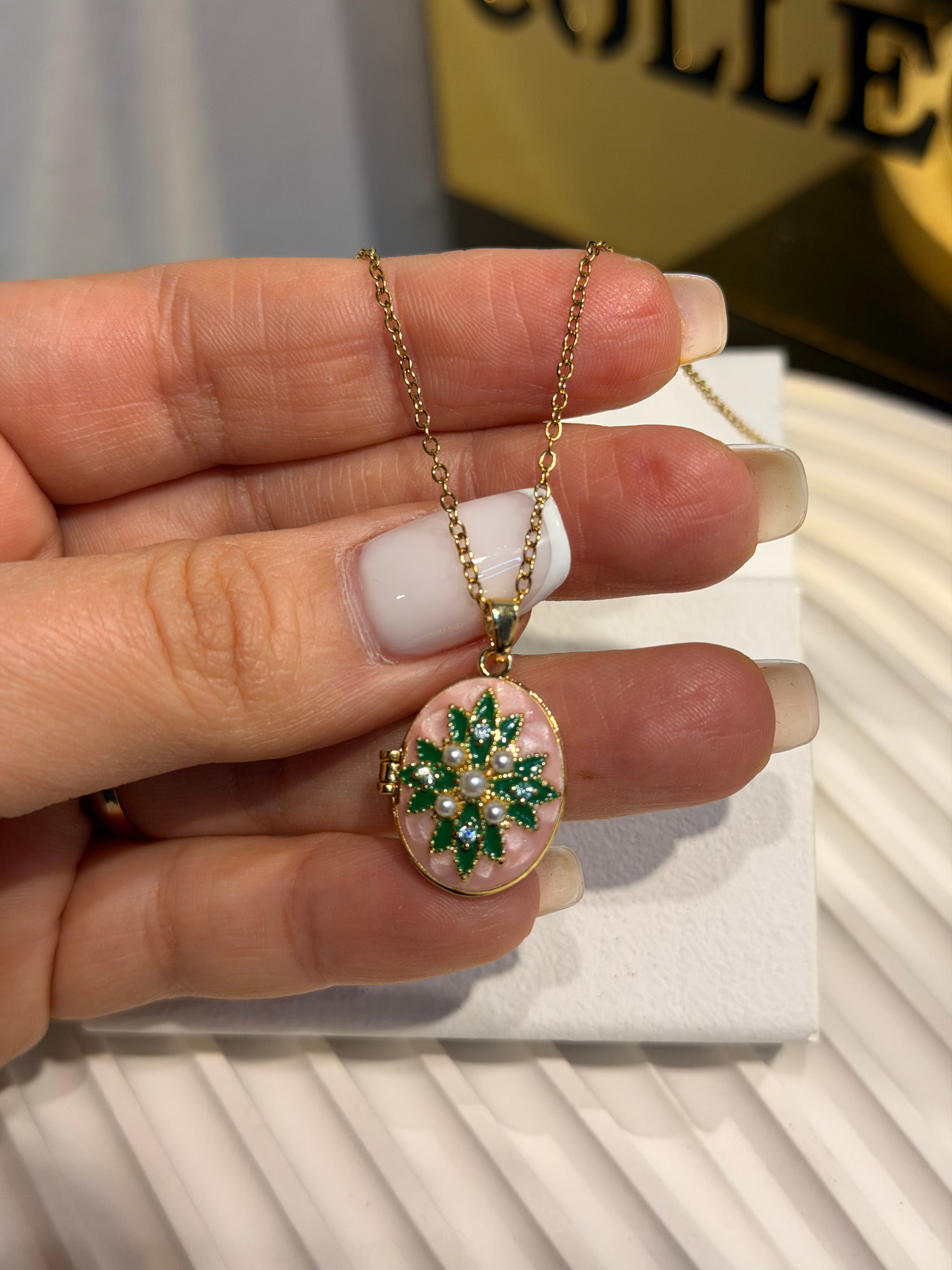 Tasarım Çerçeve Kolyesi Ürün ana görseli