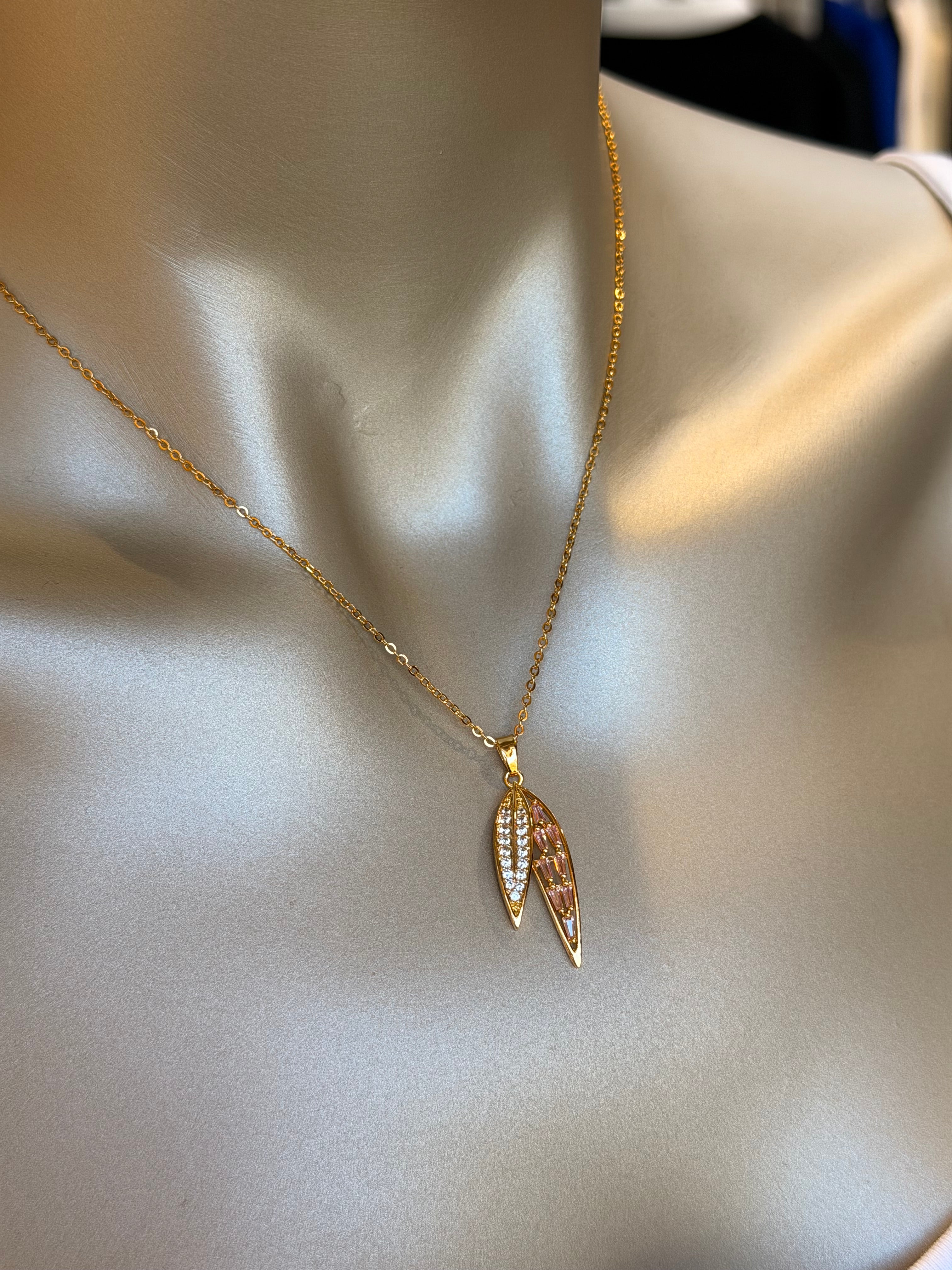 Yaprak Model Taşlı Kolye Gold Ürün ikincil görseli