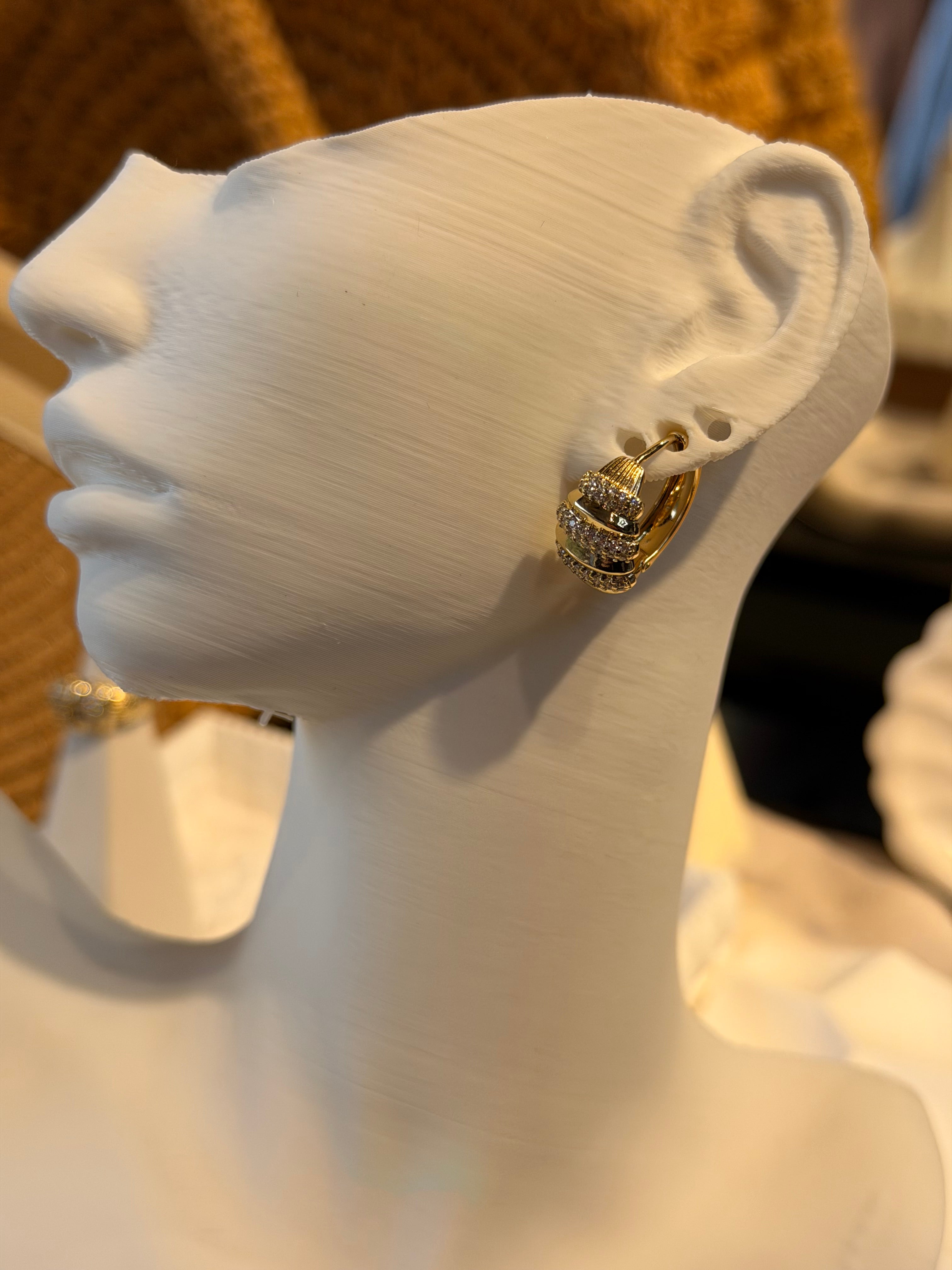 Xuping Kruvasan Model Halka Küpe Ürün ikincil görseli