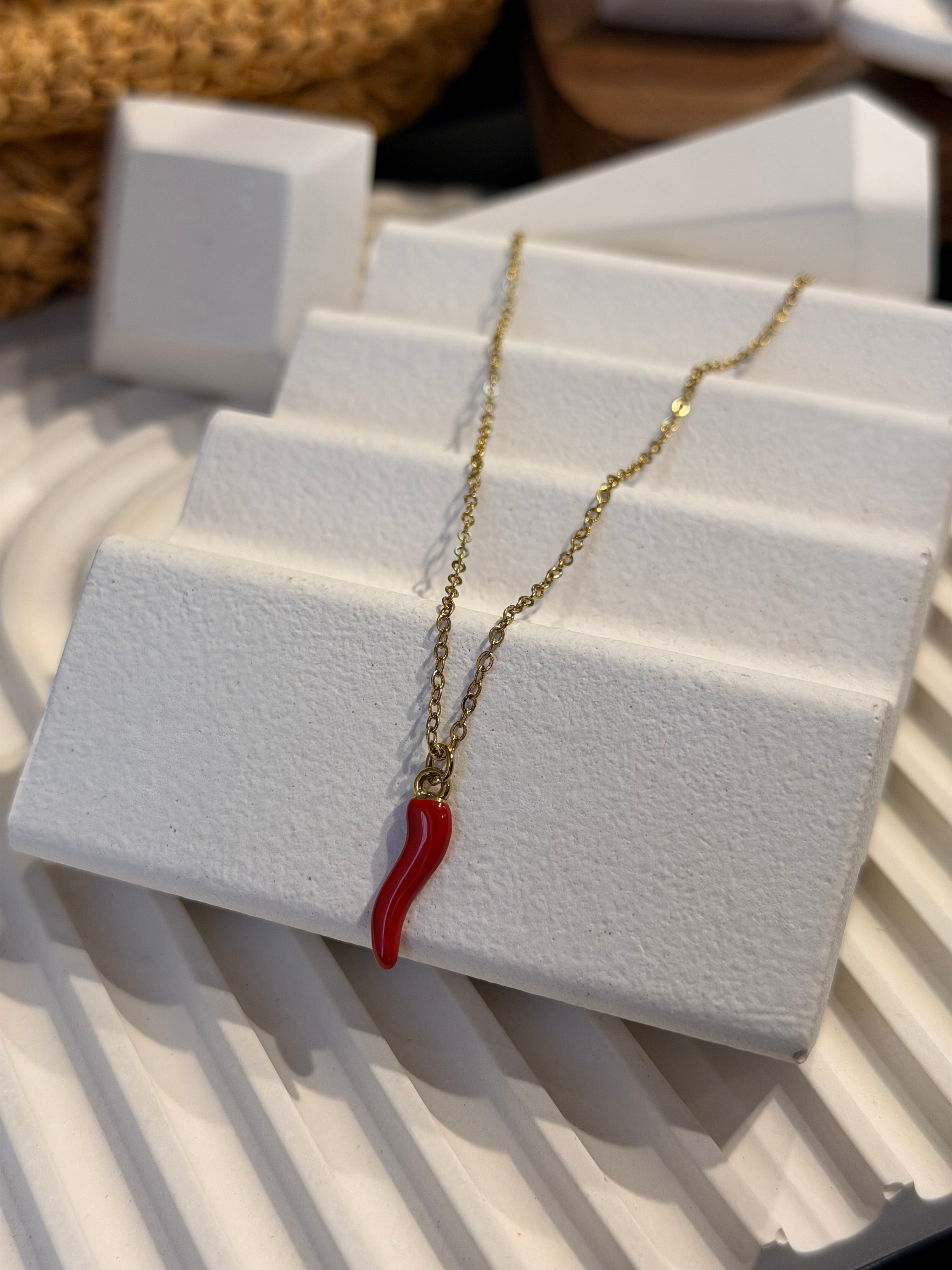 Kırmızı Biber Şans Model Kolye Ürün ana görseli