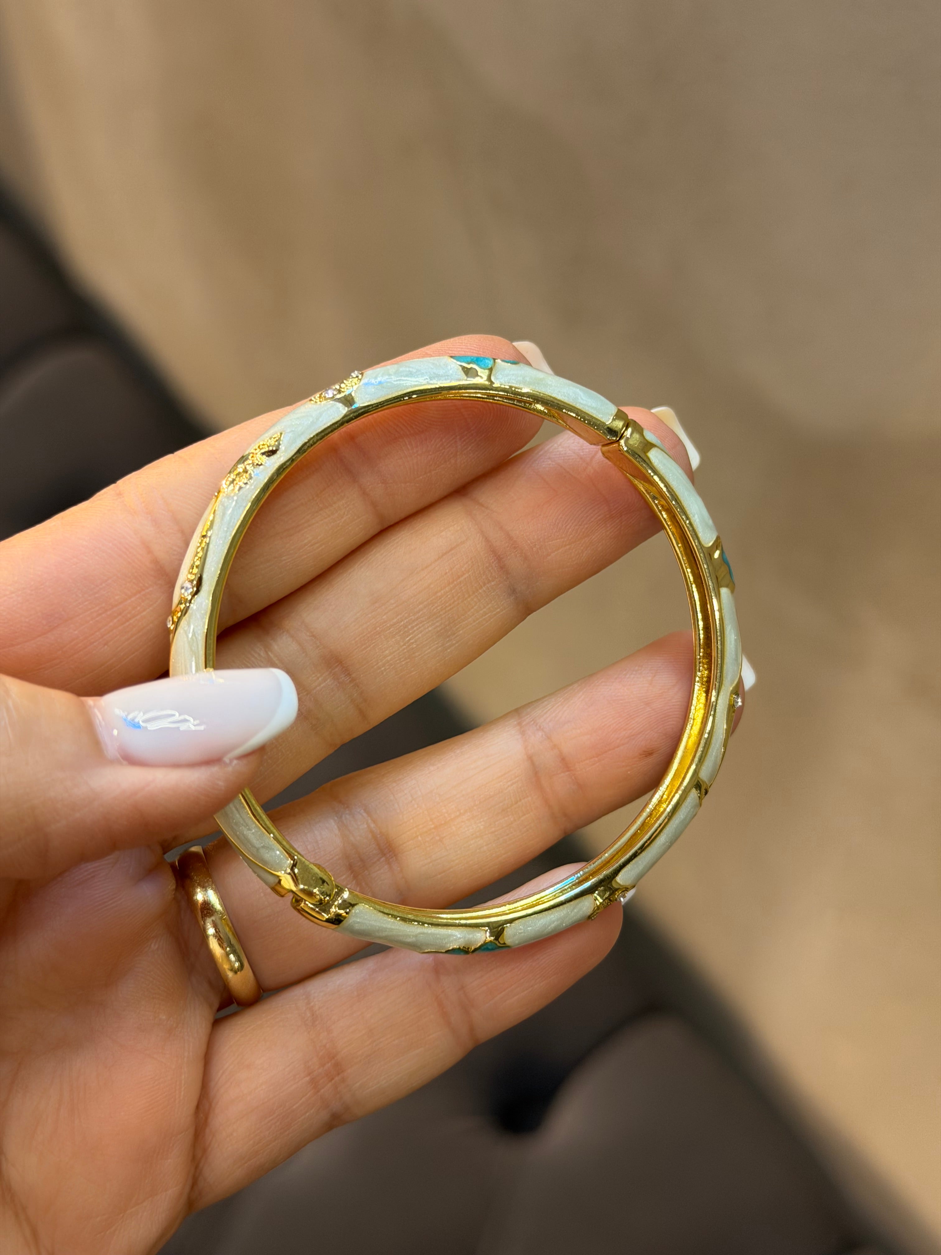 Renkli Detaylı Kelepçe Bileklik Ürün ikincil görseli