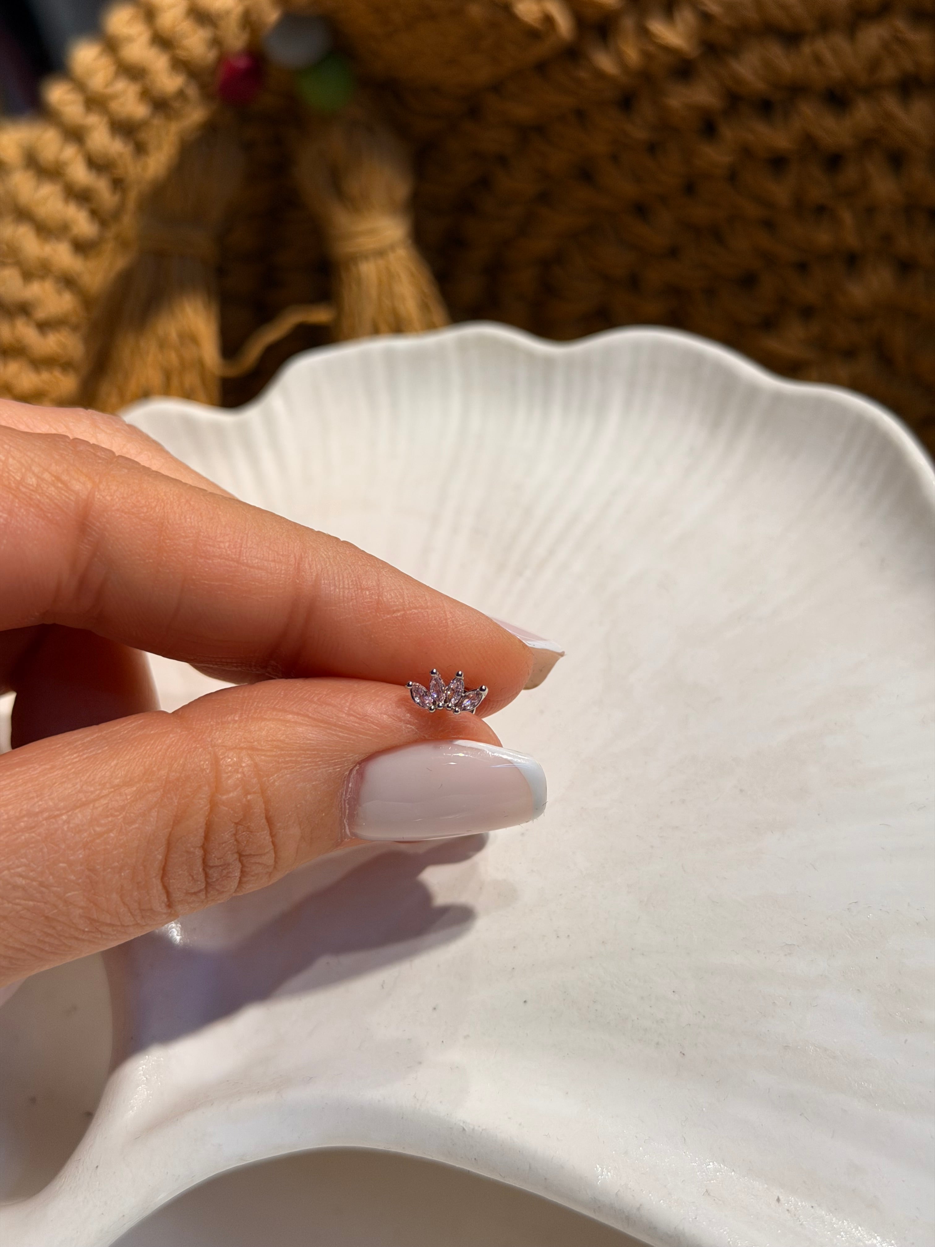 Pembe Taşlı Lotus Başı Modeli Cerrahi Piercing Ürün ana görseli