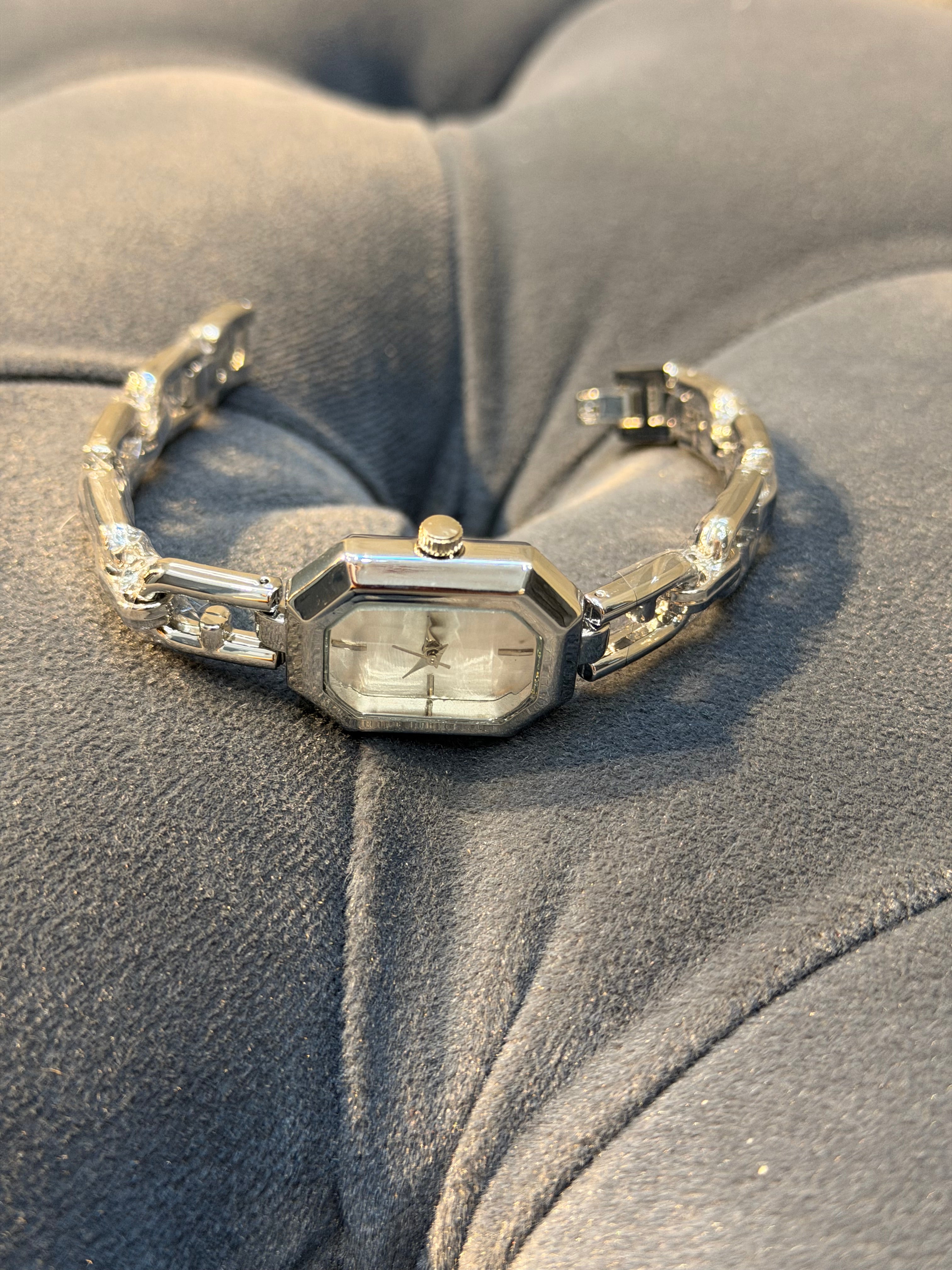 Vintage Model Paslanmaz Çelik Kadın Saat Silver