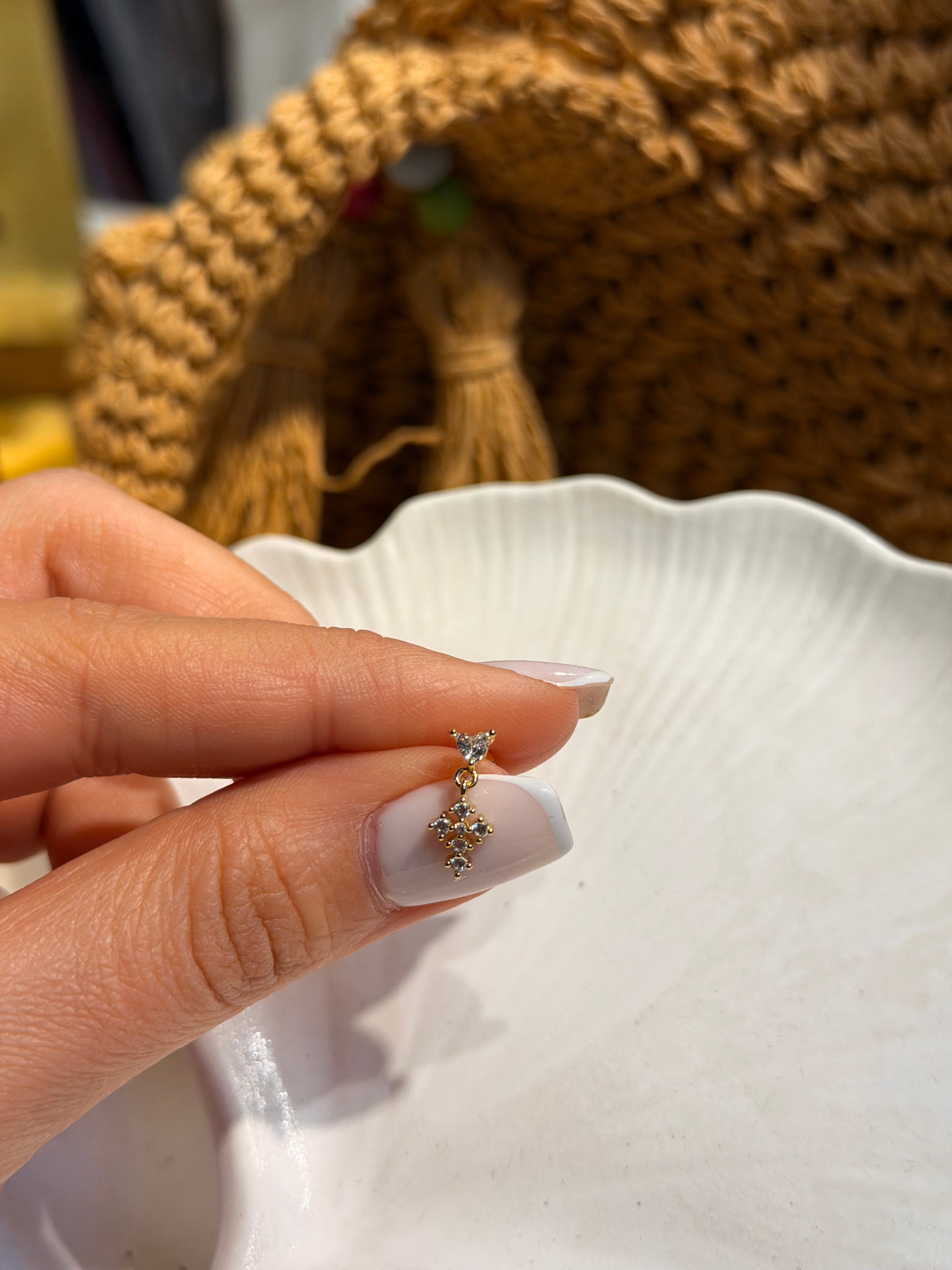 Sallantılı Kar Tanesi Model Cerrahi Piercing Gold