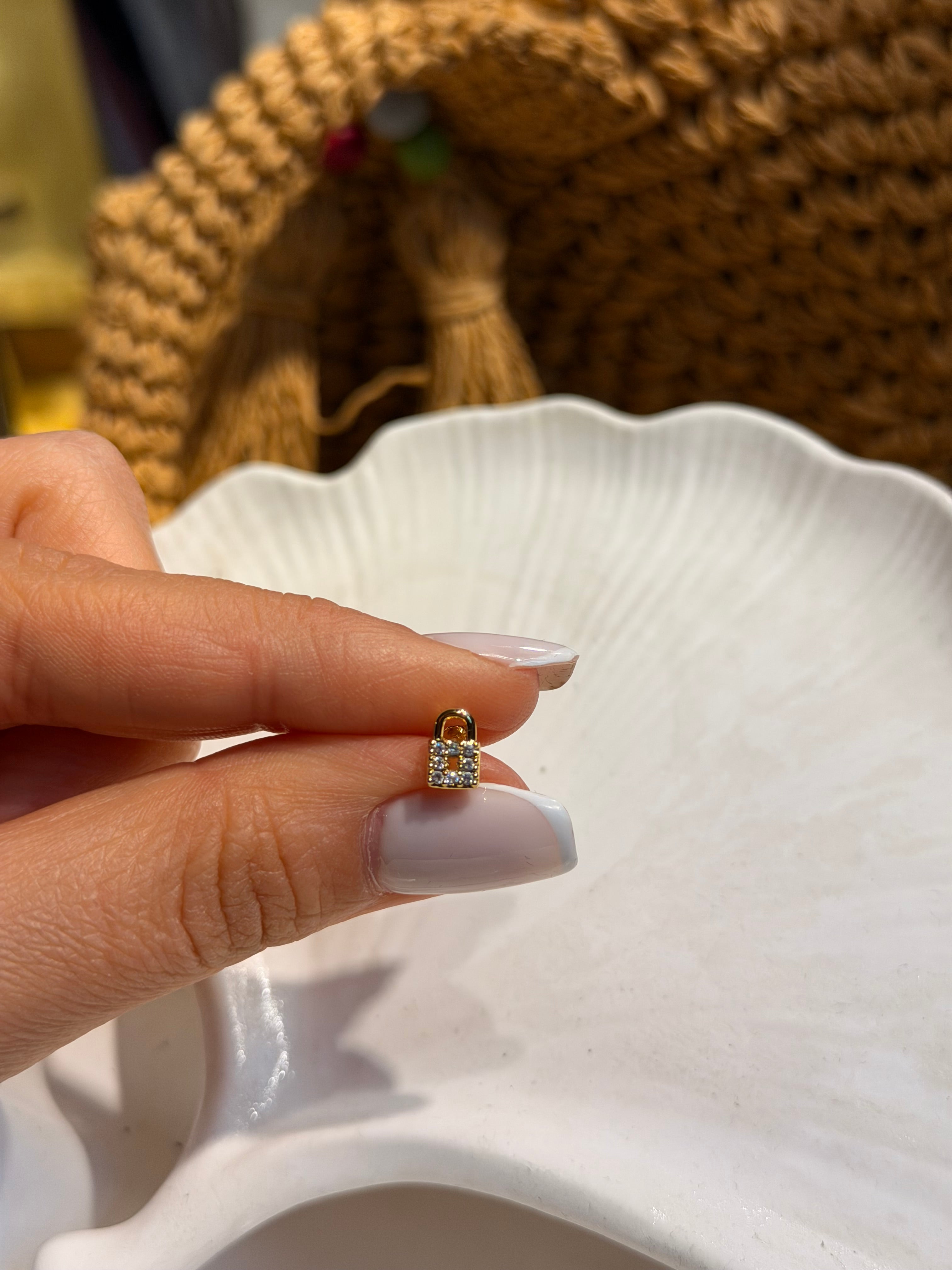 Kilit Model Cerrahi Piercing Gold