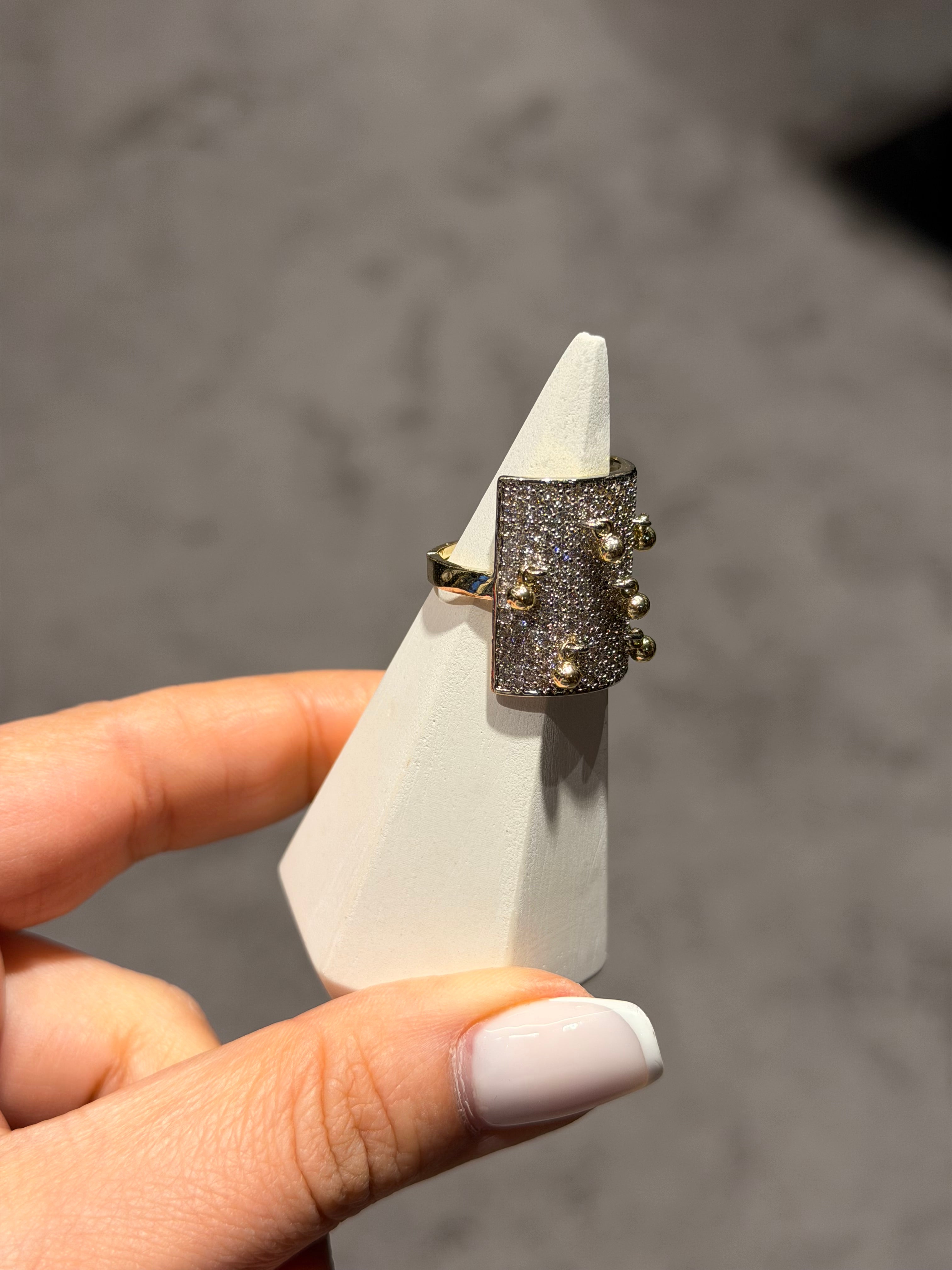 Tasarım İkonik Parça Yüzük