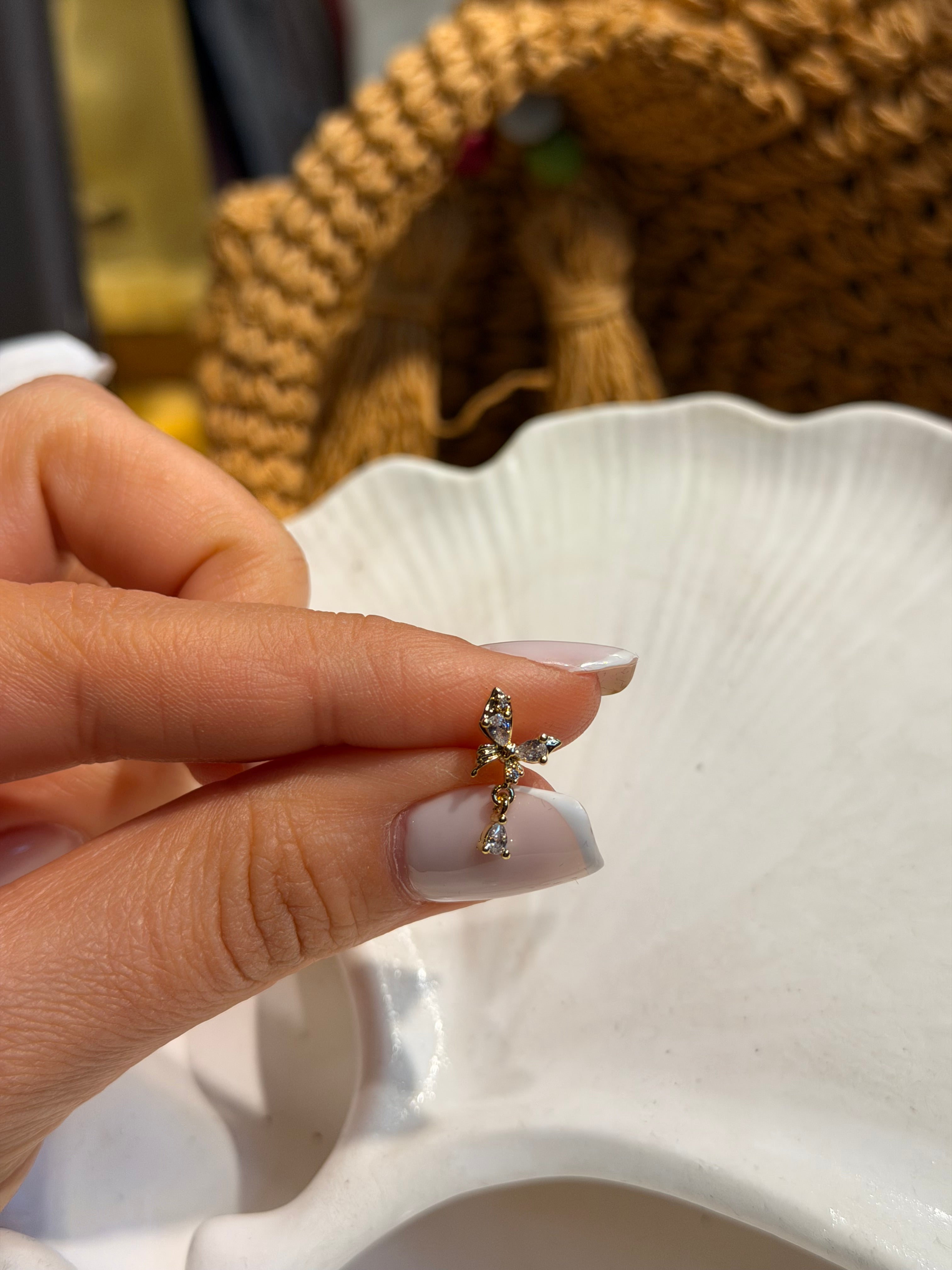 Sallantılı Kelebek Model Cerrahi Piercing Gold Ürün ana görseli