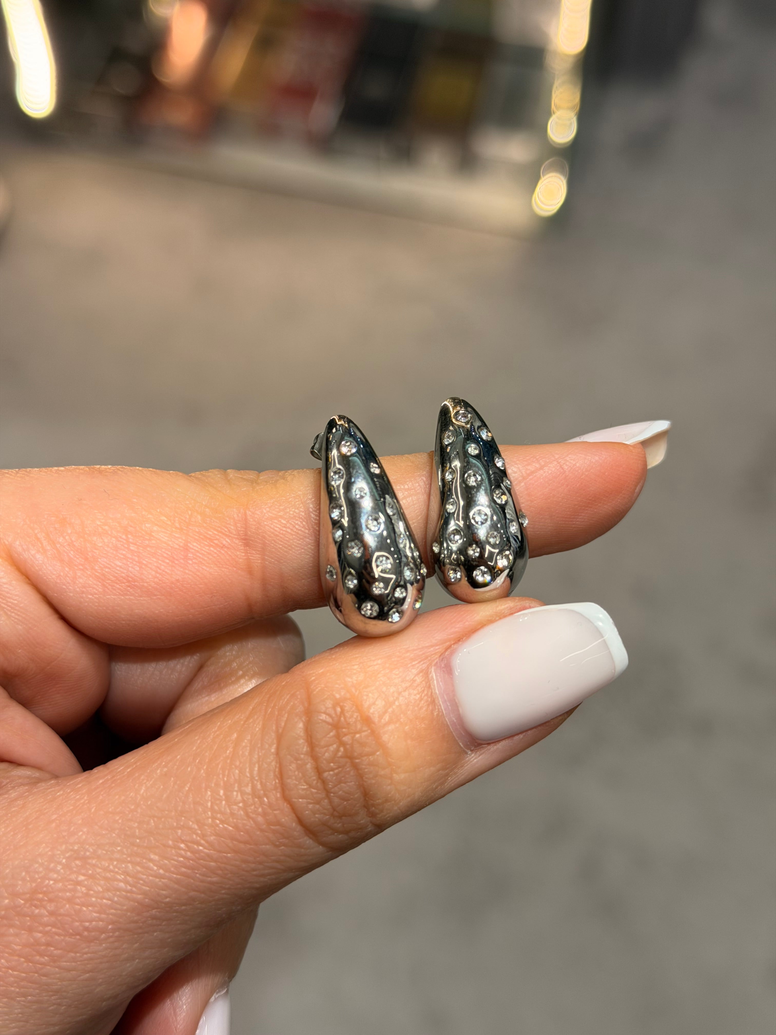 Taşlı Damla Küpe Silver Ürün ikincil görseli