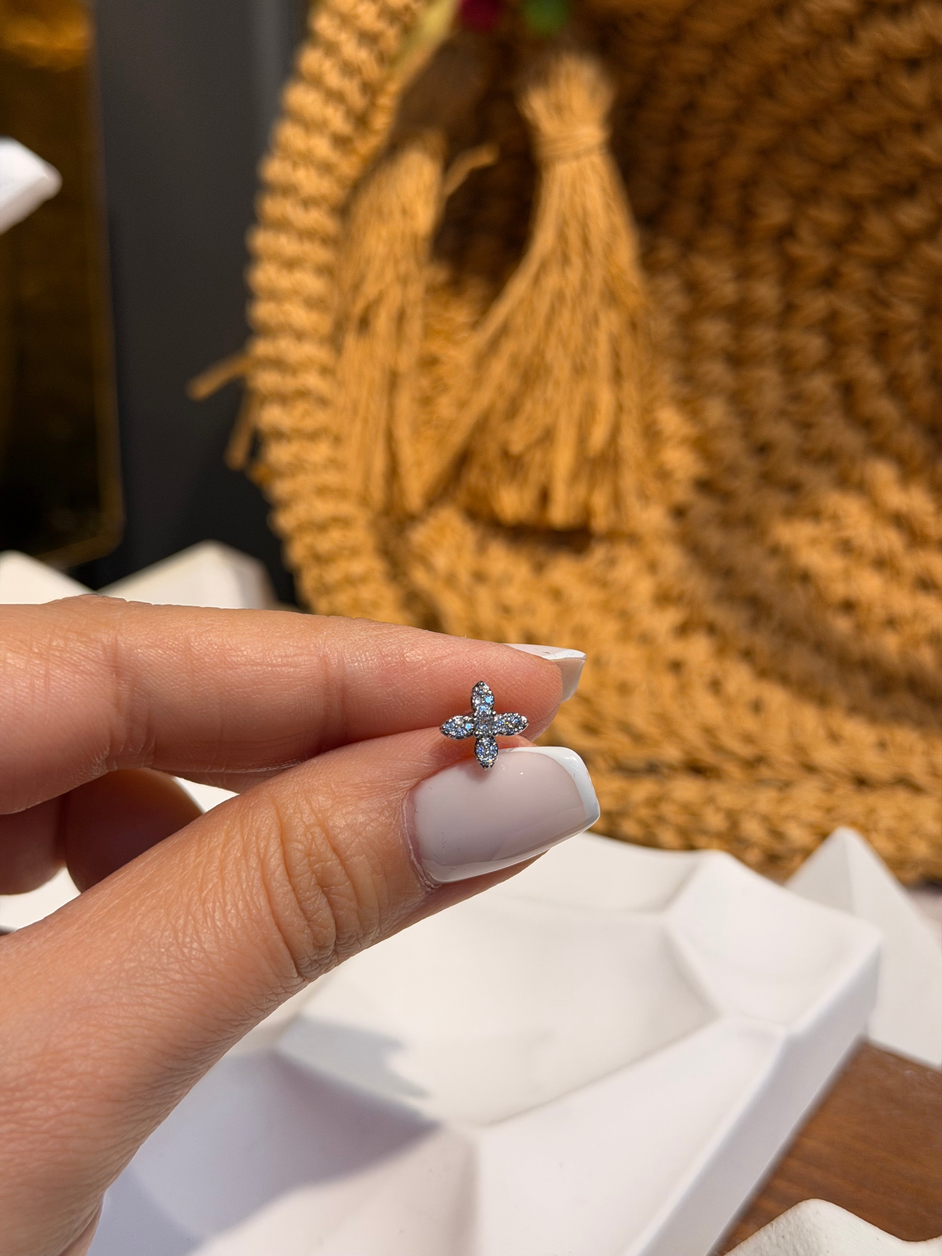 Çiçek Model Cerrahi Piercing Silver Ürün ana görseli