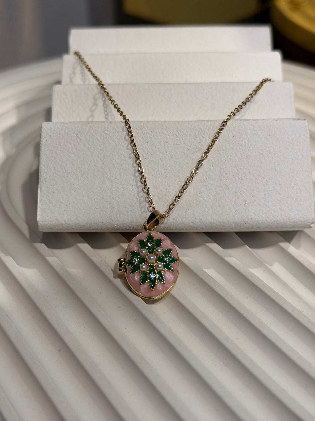 Tasarım Çerçeve Kolyesi