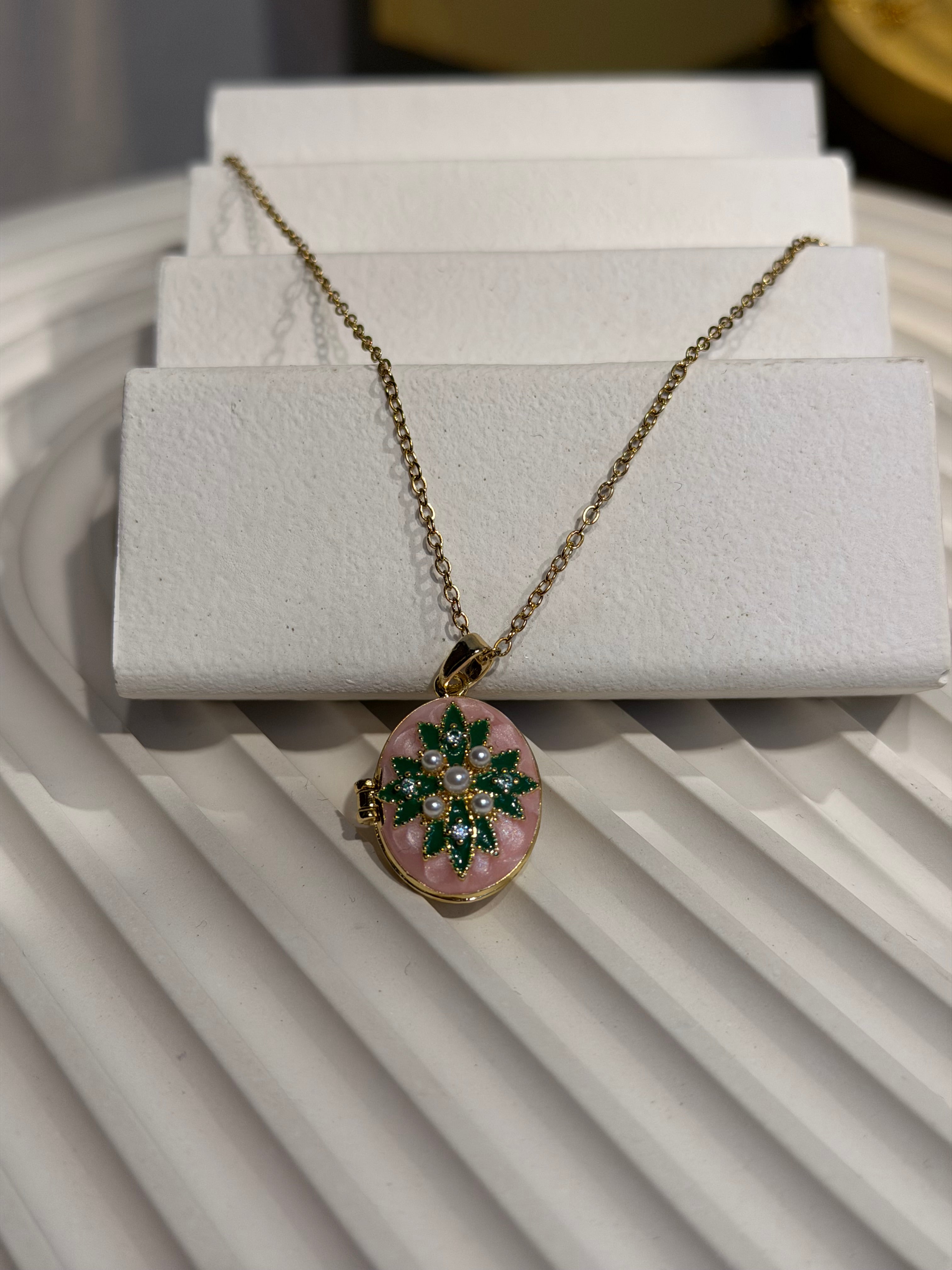 Tasarım Çerçeve Kolyesi