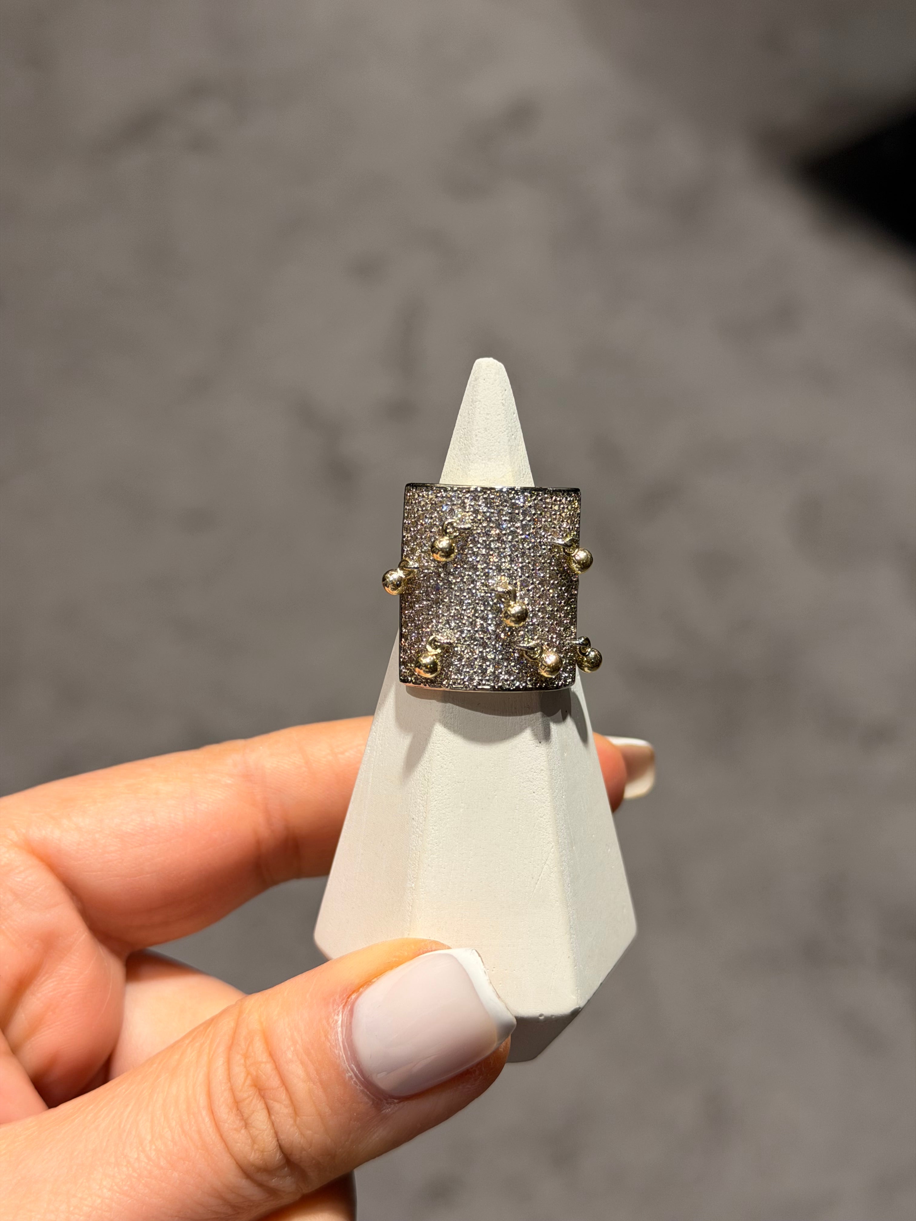 Tasarım İkonik Parça Yüzük Ürün ikincil görseli