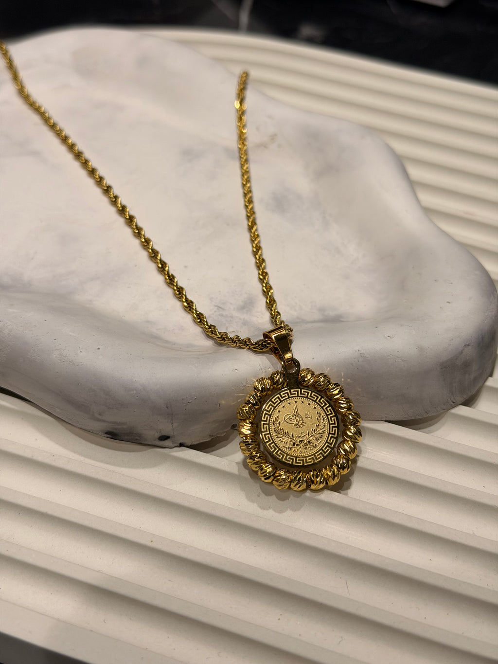 14k Tuğralı Altın Madalyon Kolye
