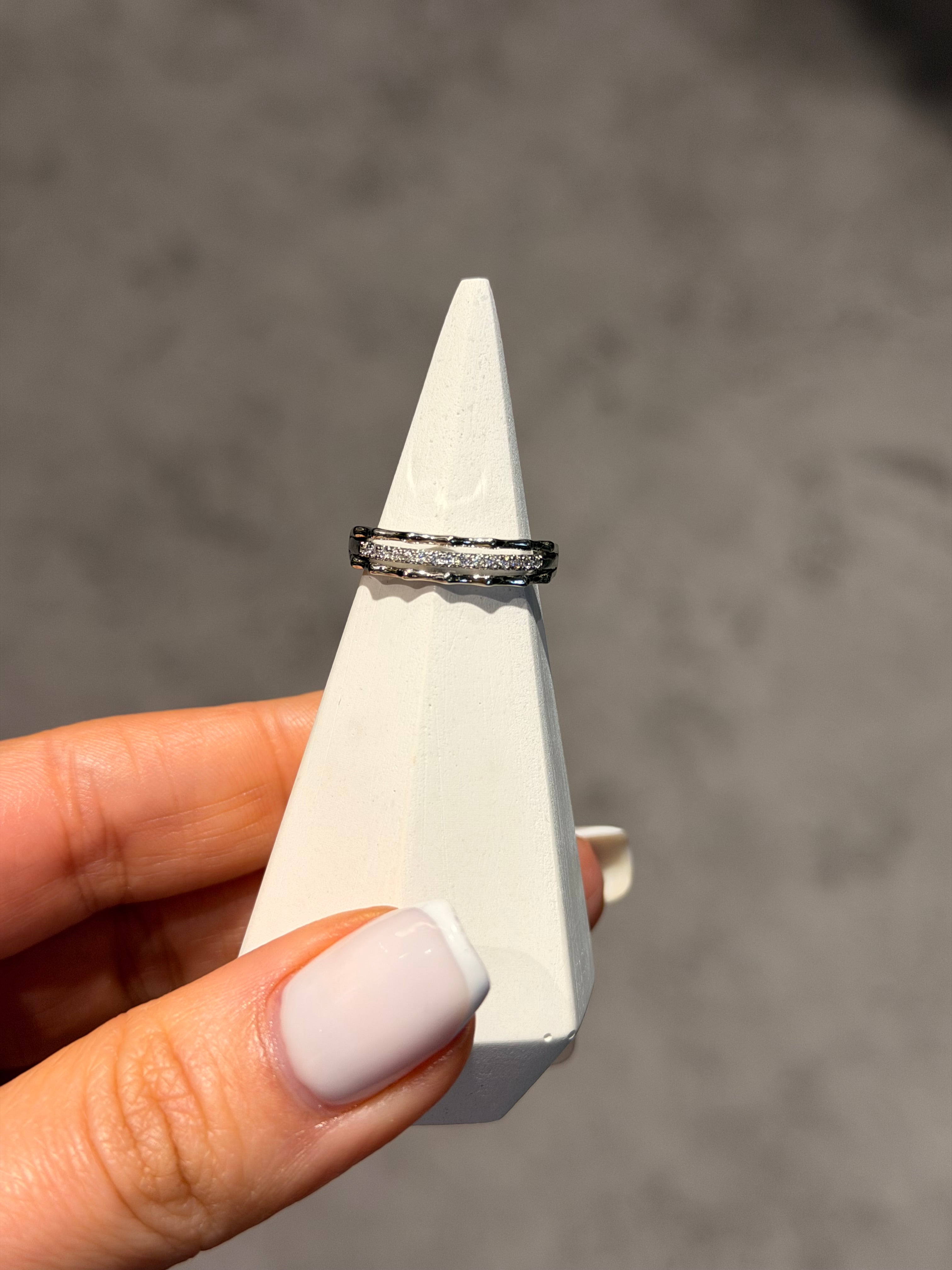 Zarif Model Ayarlanabilir Yüzük Silver