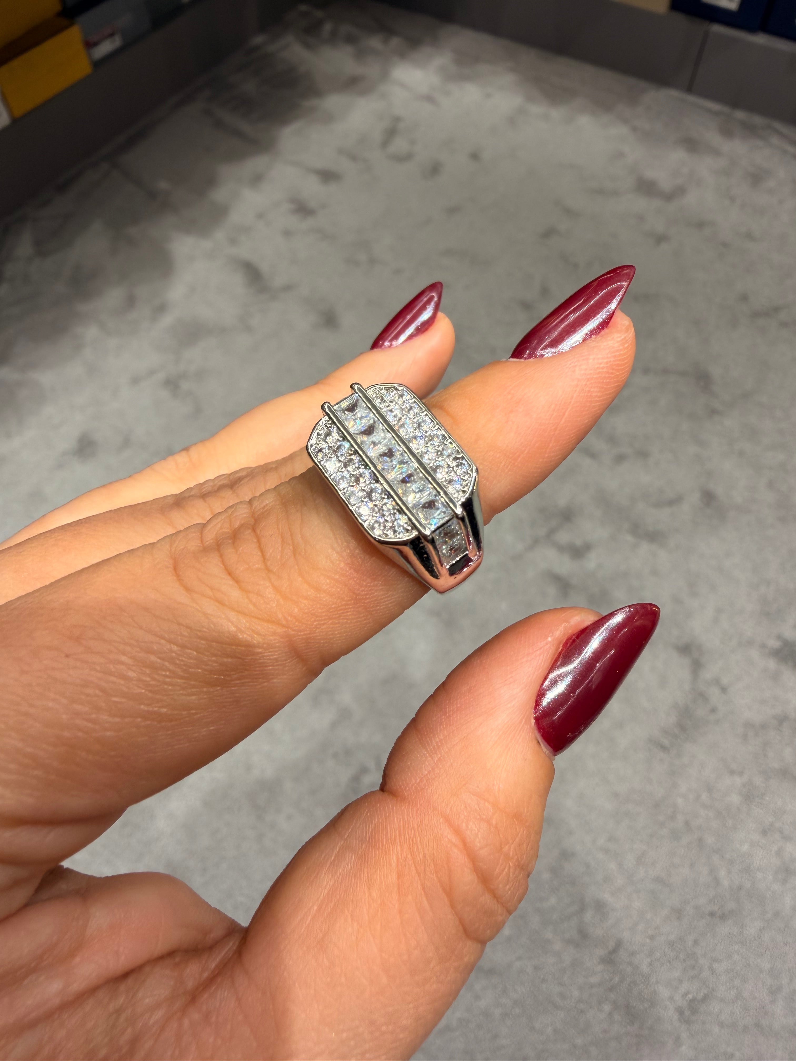 Büyük Pırlanta Model Ayarlanabilir Yüzük Ürün ana görseli