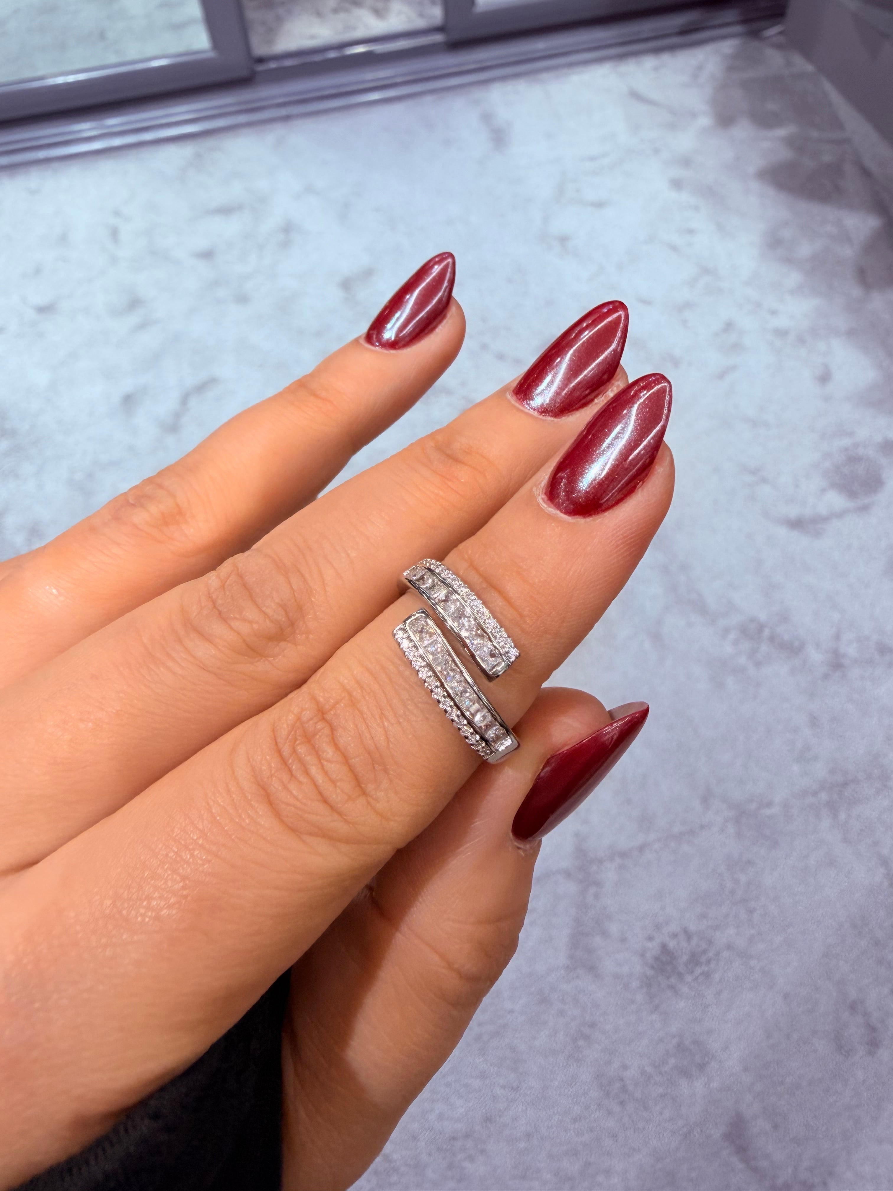 Modern Pırlanta Taş Detaylı Ayarlanabilir Yüzük