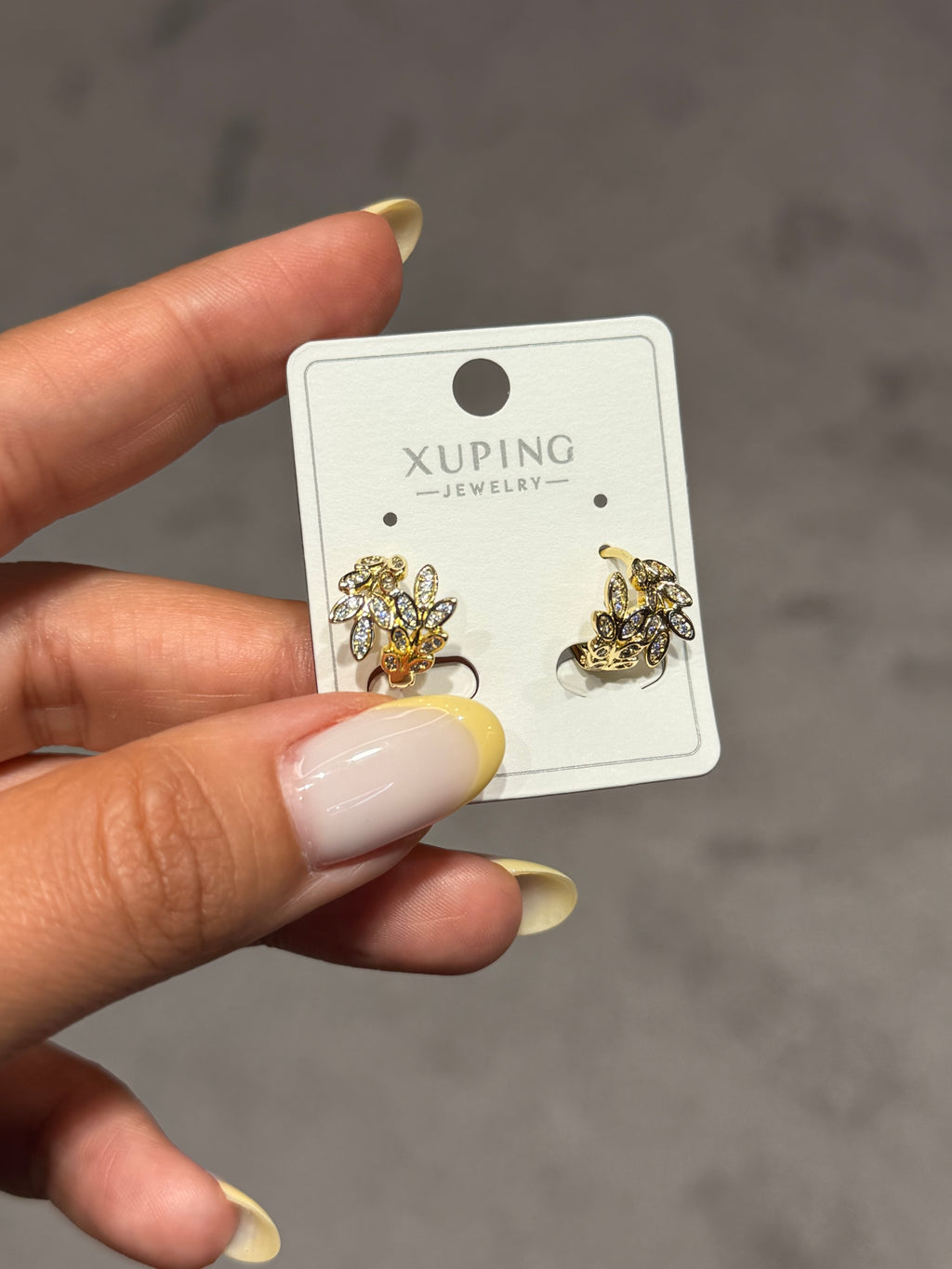 Pırlanta Taş Yaprak Model Küpe