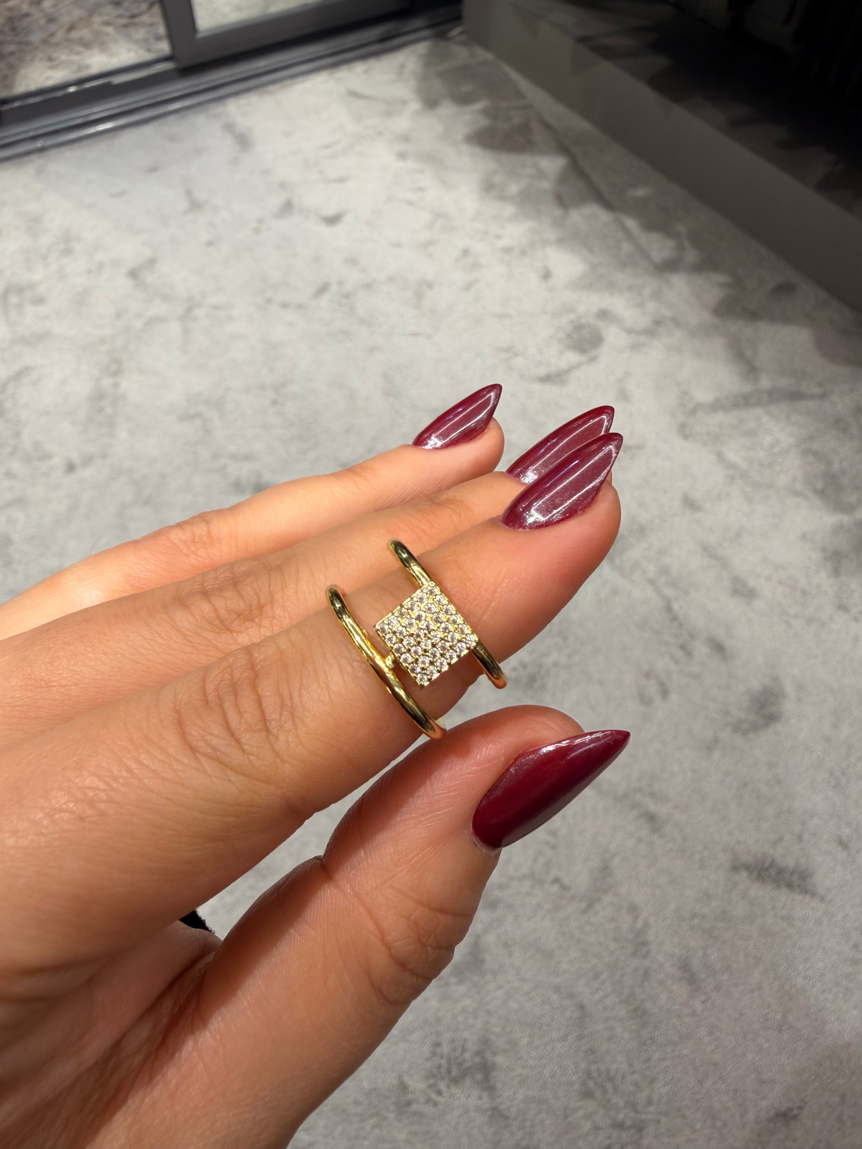 Kare Pırlanta Model Gold Ayarlanabilir Yüzük Ürün ana görseli