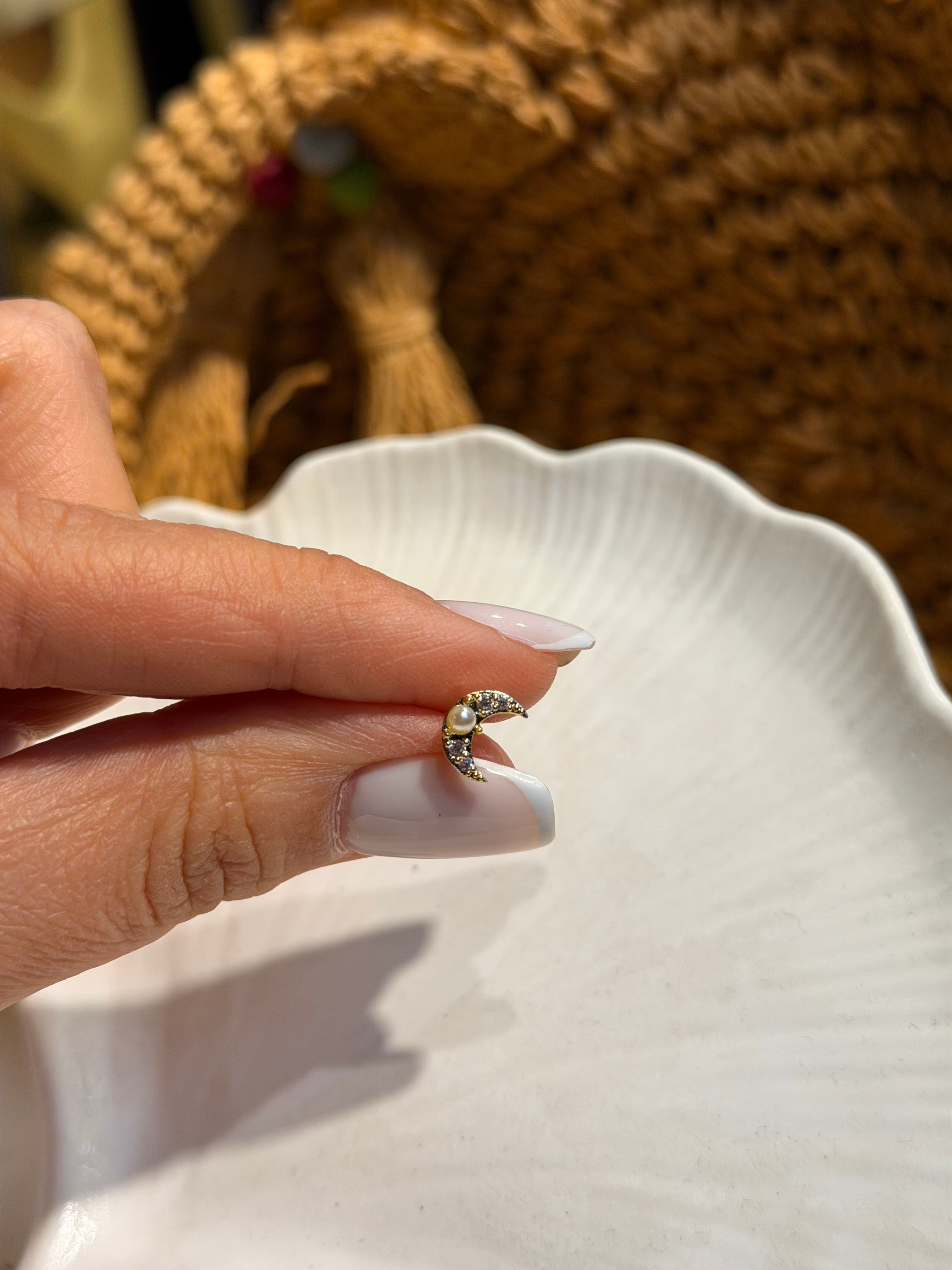 İnci Taneli Ay Model Cerrahi Piercing Gold