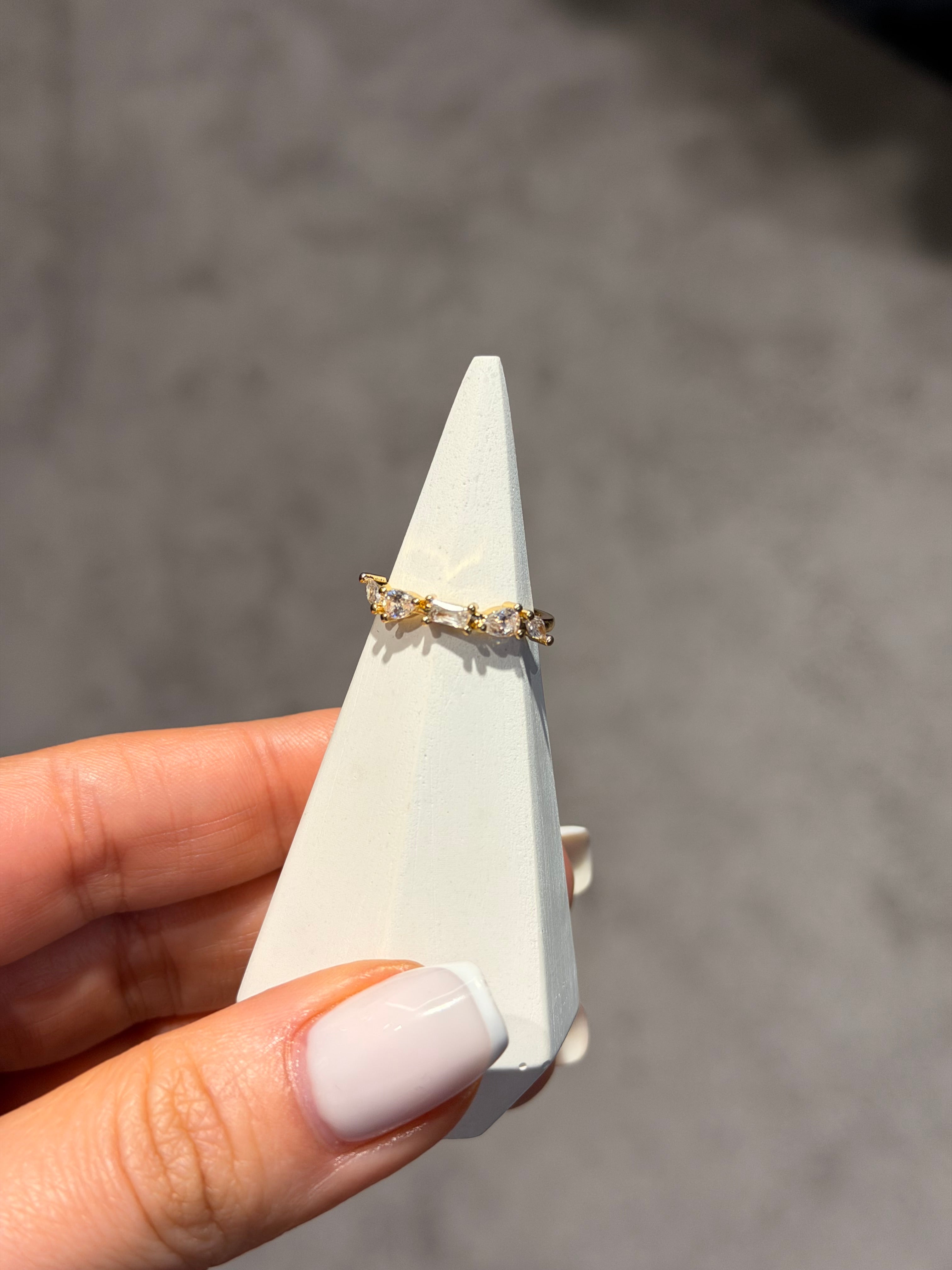 Taşlı Tasarım Model Ayarlanabilir Yüzük Gold