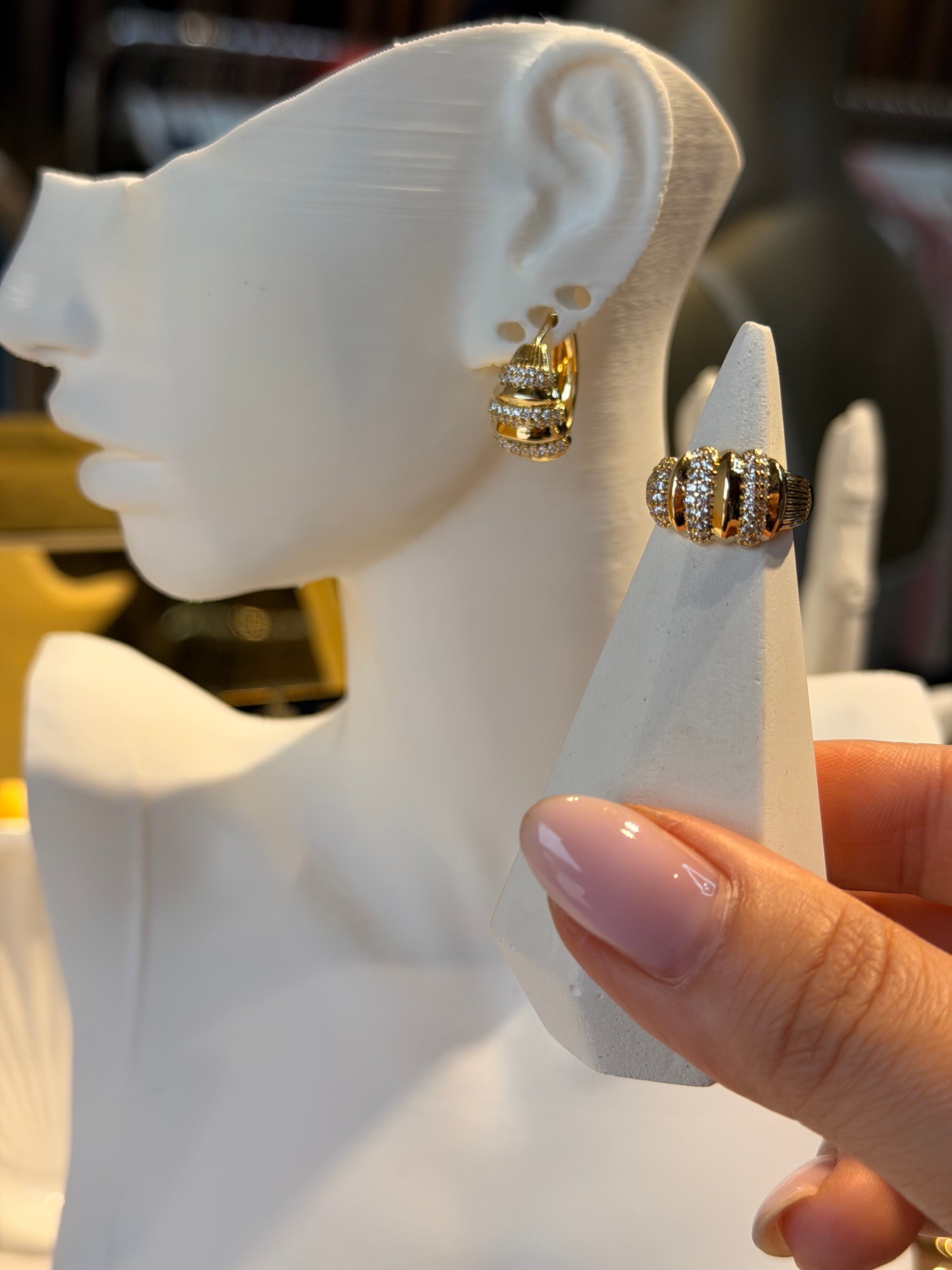 Xuping Kruvasan Model Halka Küpe Ürün ana görseli