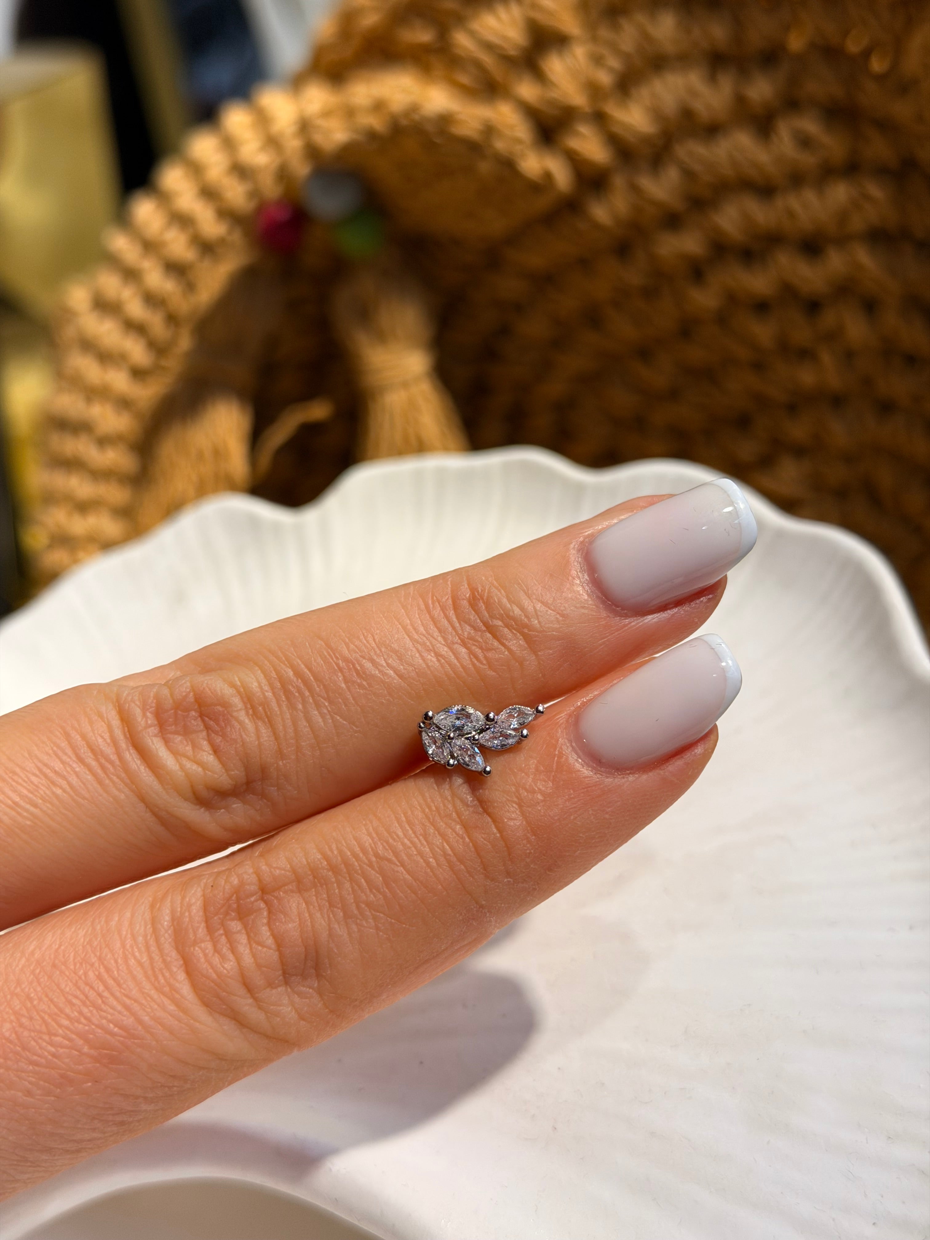 Taşlı Dal Model Cerrahi Piercing Silver Ürün ana görseli