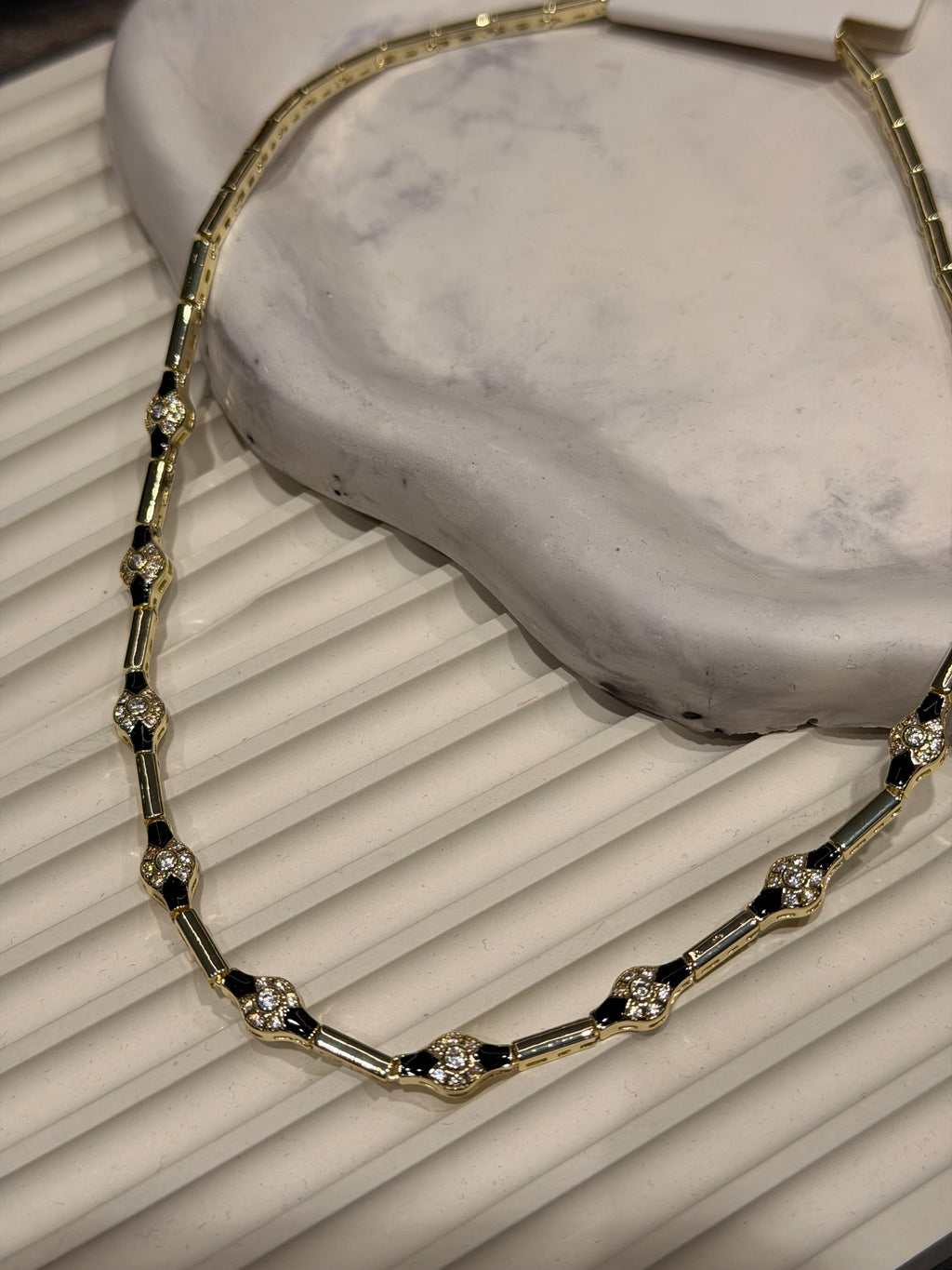 14k Altın Kaplama Siyah Taş Detaylı Tasarım Kolye