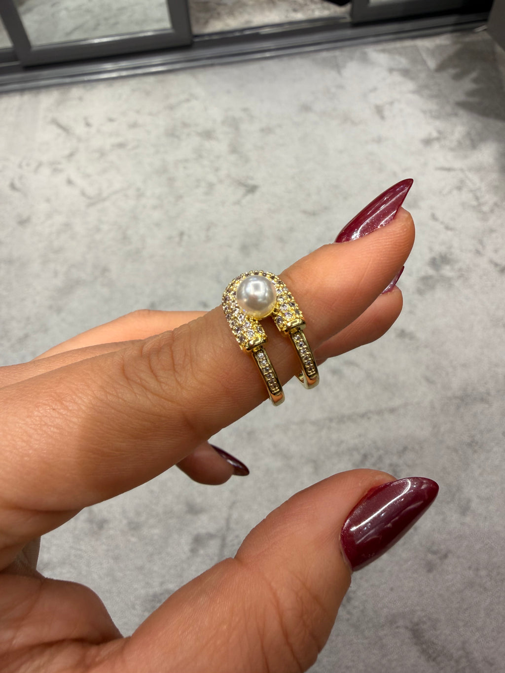 İnci Çengeli Taşlı Tasarım Ayarlanabilir Yüzük Gold