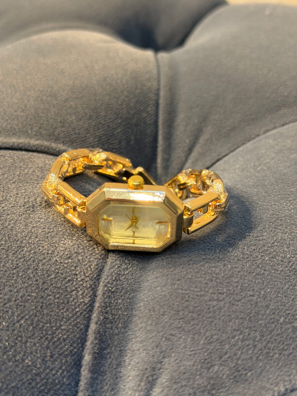 Vintage Model Paslanmaz Çelik Kadın Saat Gold