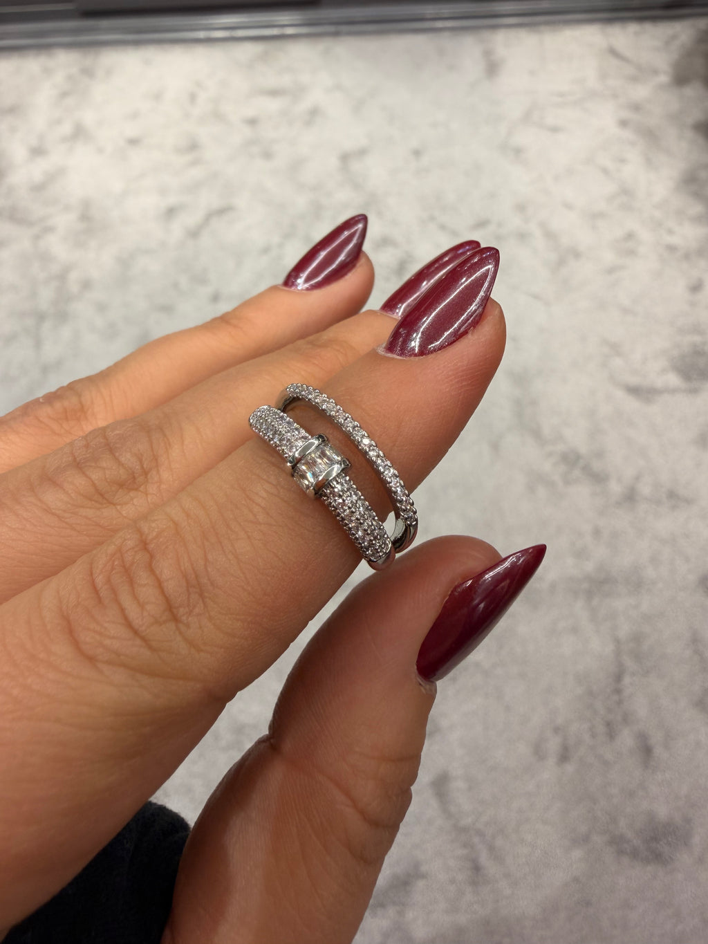 Çift Yüzük Görünümlü Pırlanta Detaylı Ayarlanabilir Yüzük