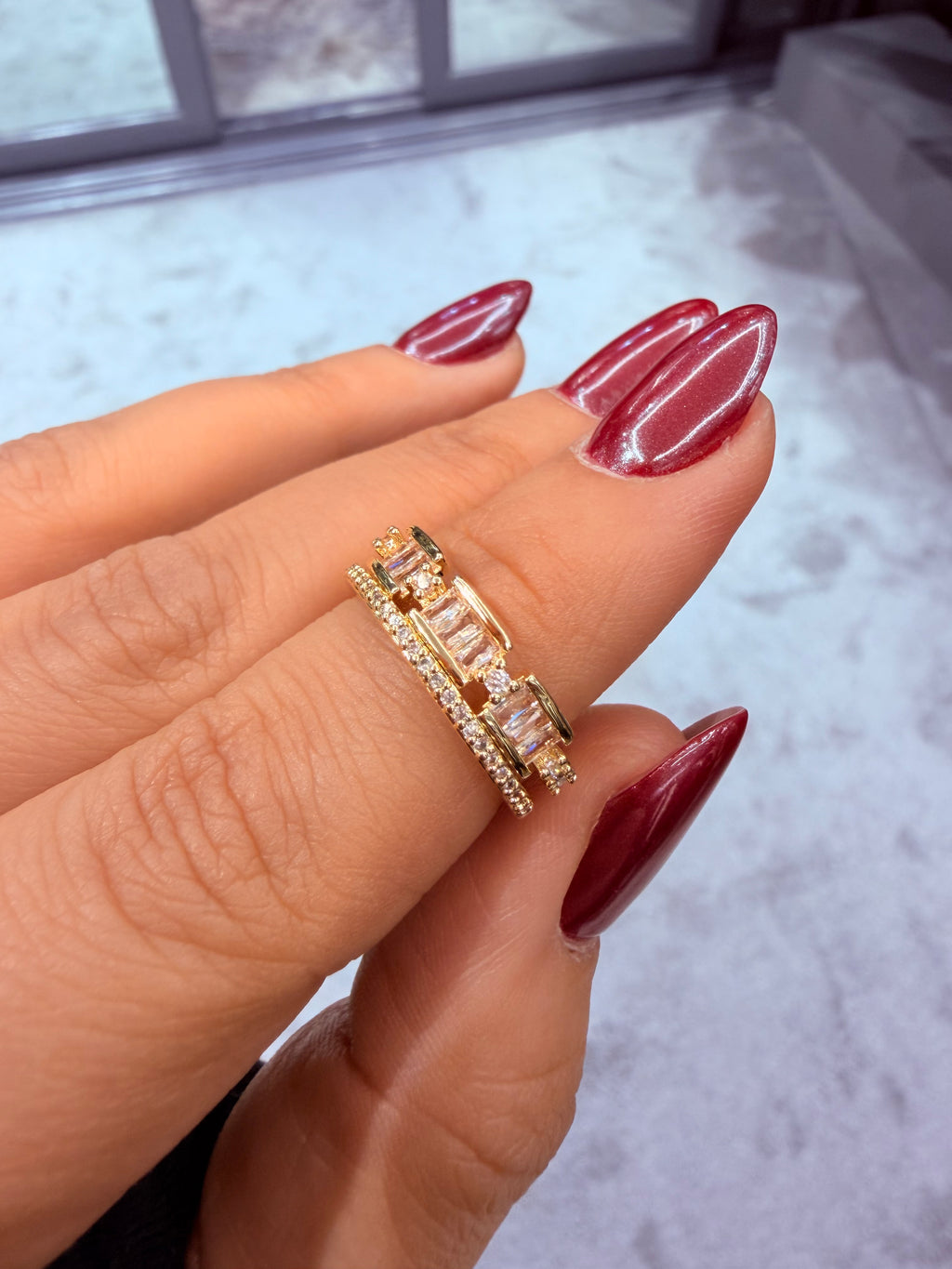 Zarif Pırlanta Taş Detaylı Gold Ayarlanabilir Yüzük