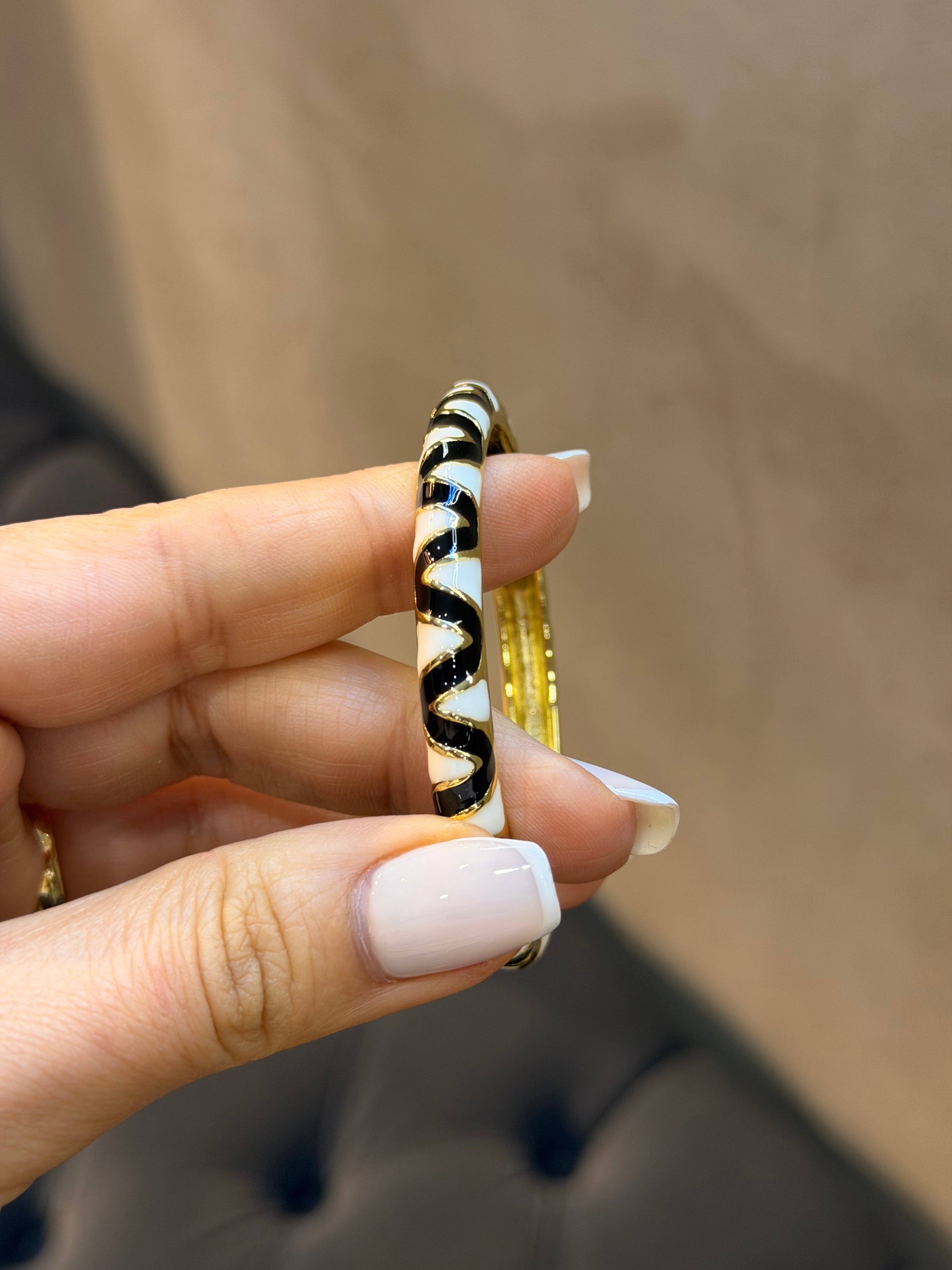 Renkli Detaylı Kelepçe Bileklik Ürün ana görseli