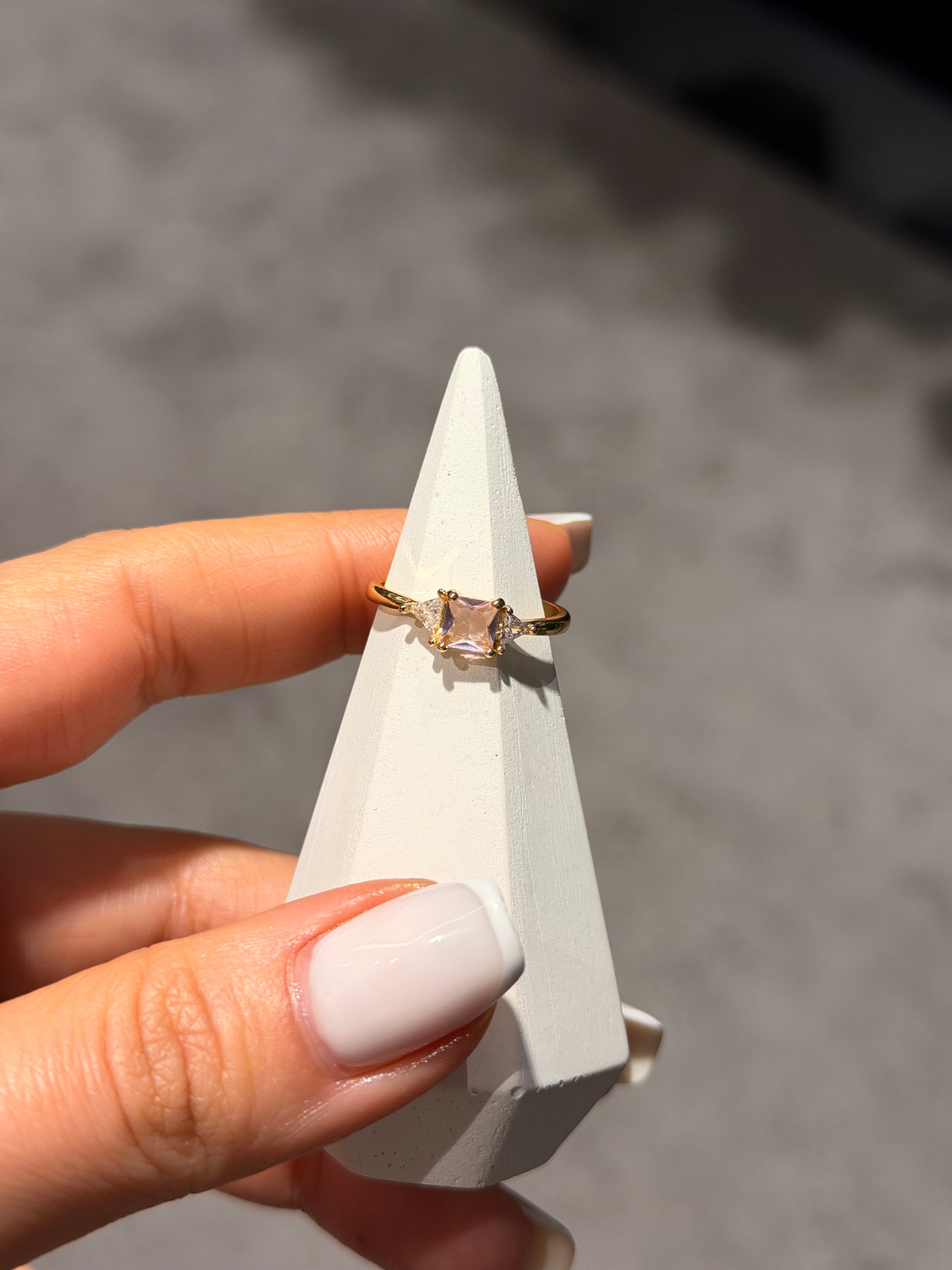 Pembe Taşlı Pırlanta Model Ayarlanabilir Yüzük Gold