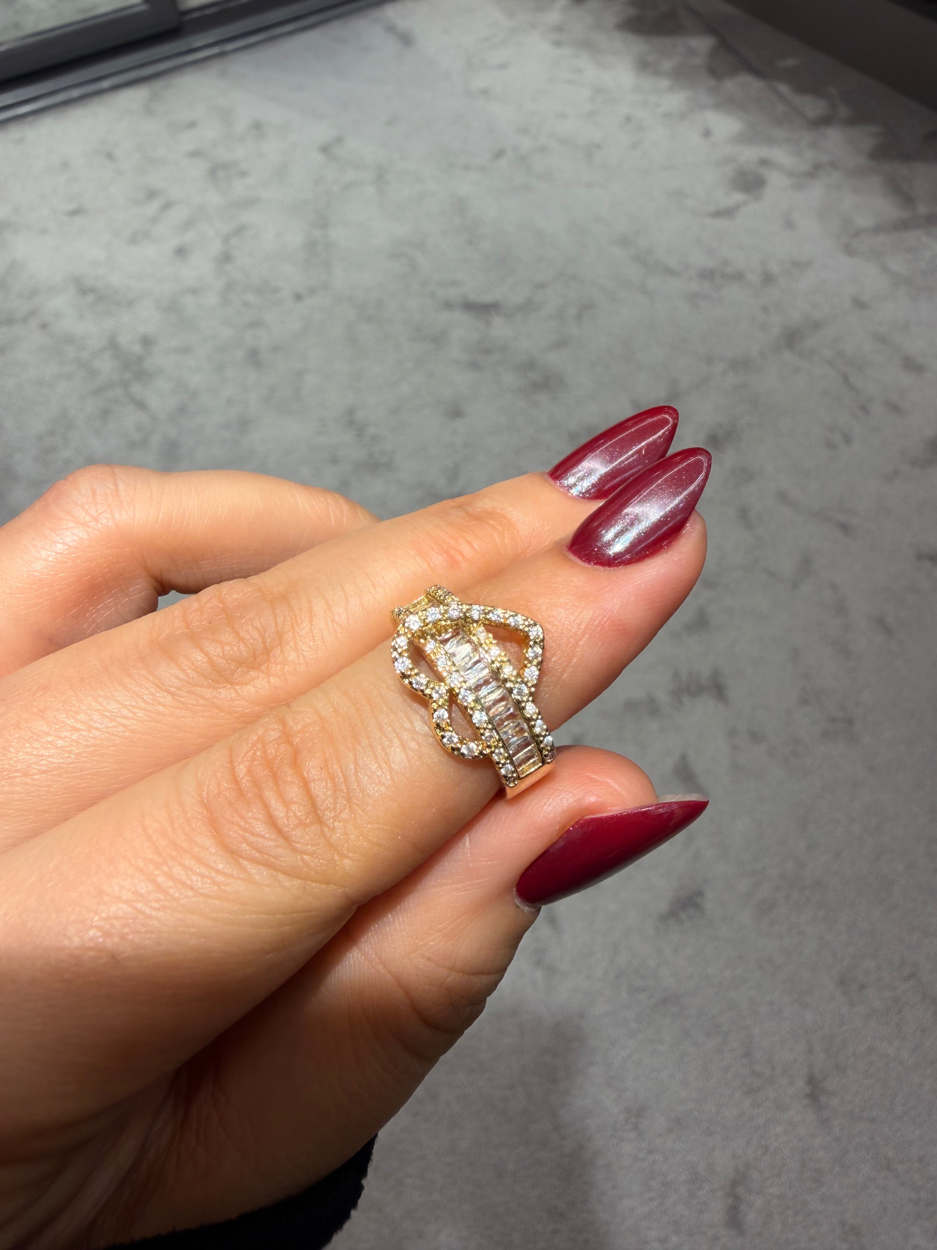 Pırlanta Kalp Detaylı Gold Ayarlanabilir Yüzük