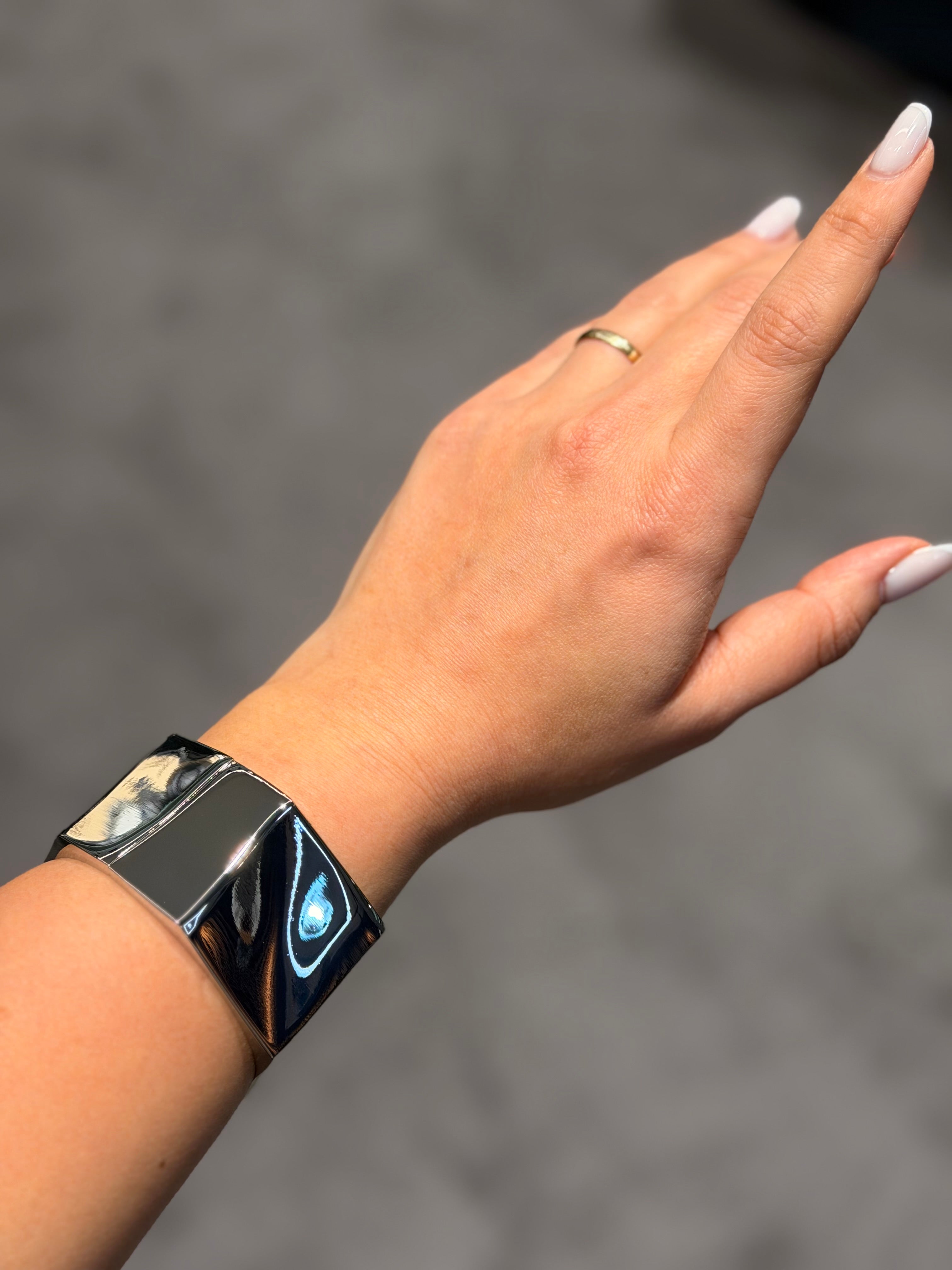 Silver Edge Kalın Bileklik Ürün ana görseli