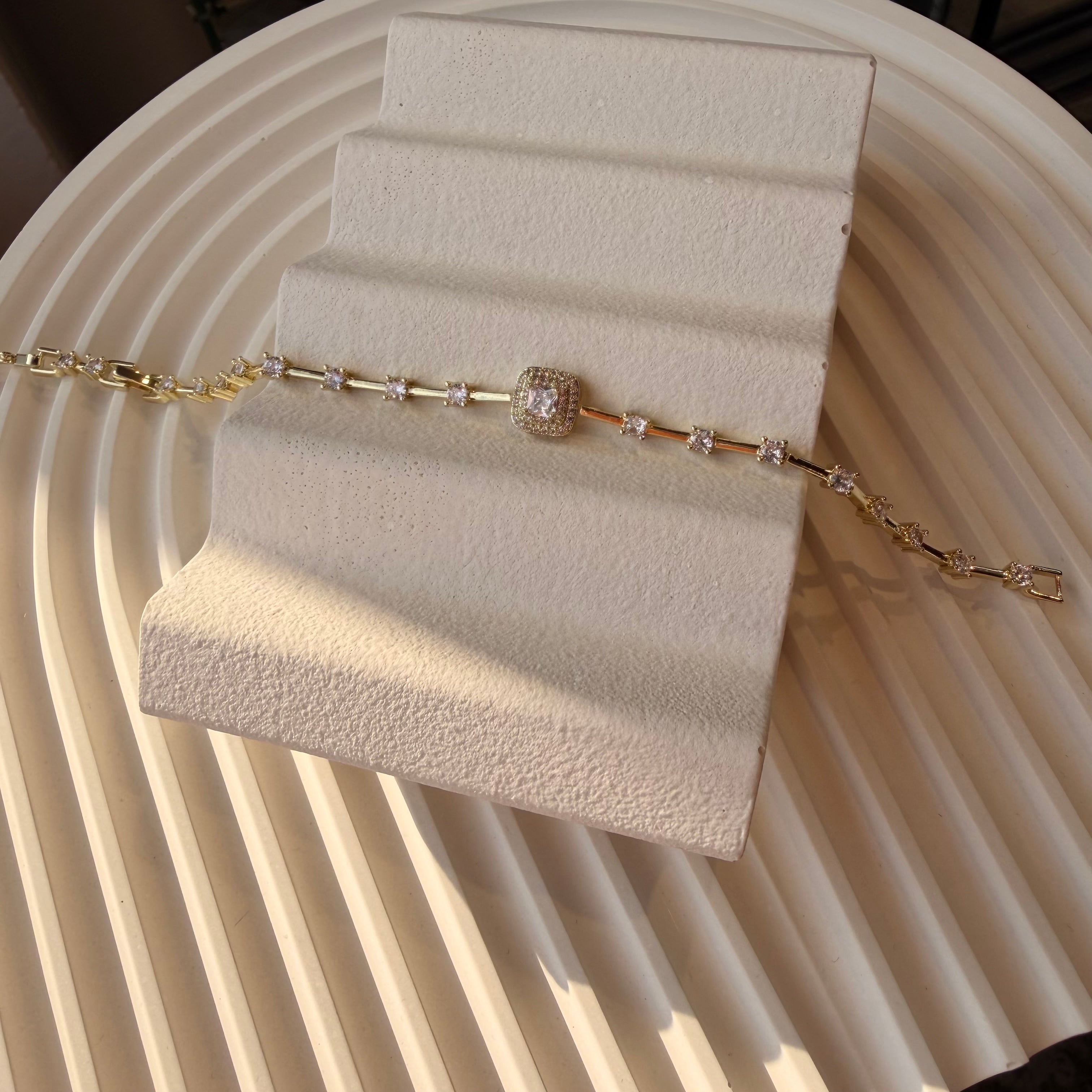 Xuping Seri Altın Kaplama Tek Taş Bileklik Ürün ana görseli