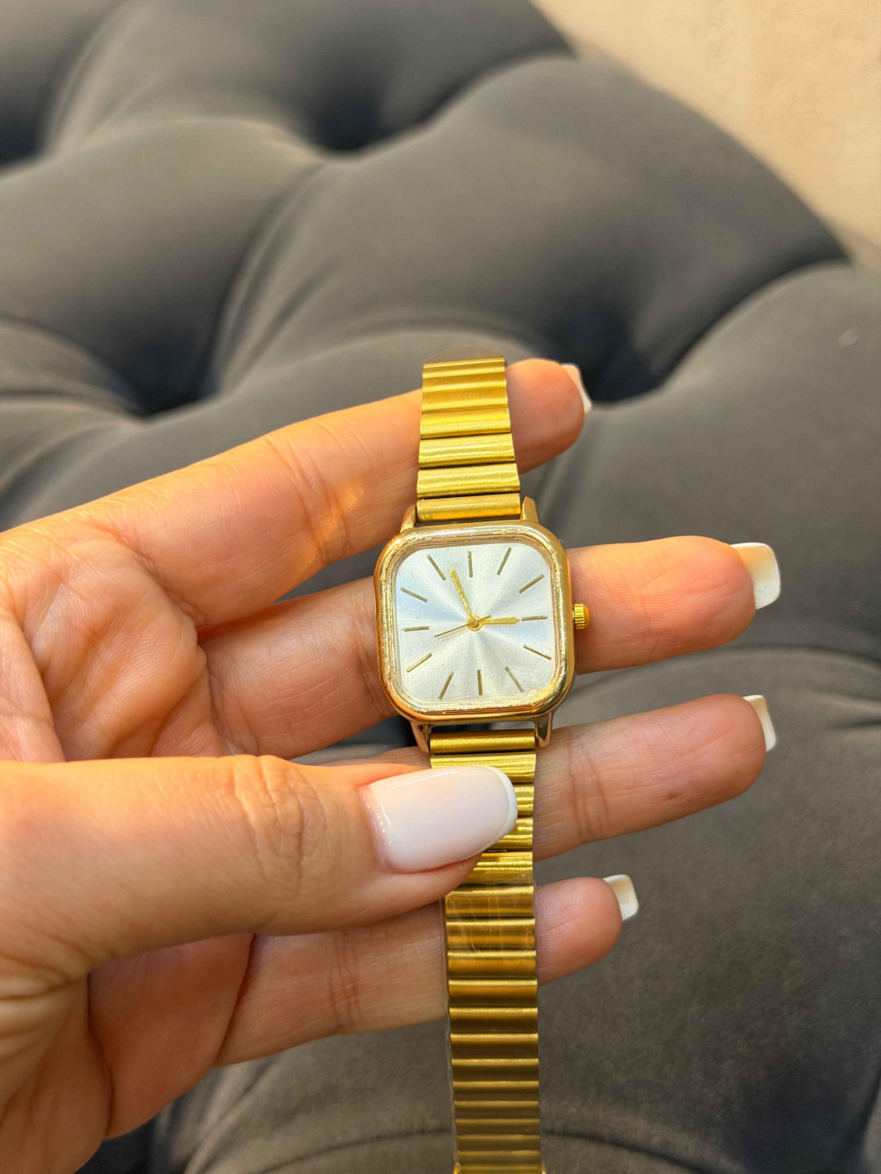 Vintage Model Eskitme Paslanmaz Çelik Kadın Saat Gold