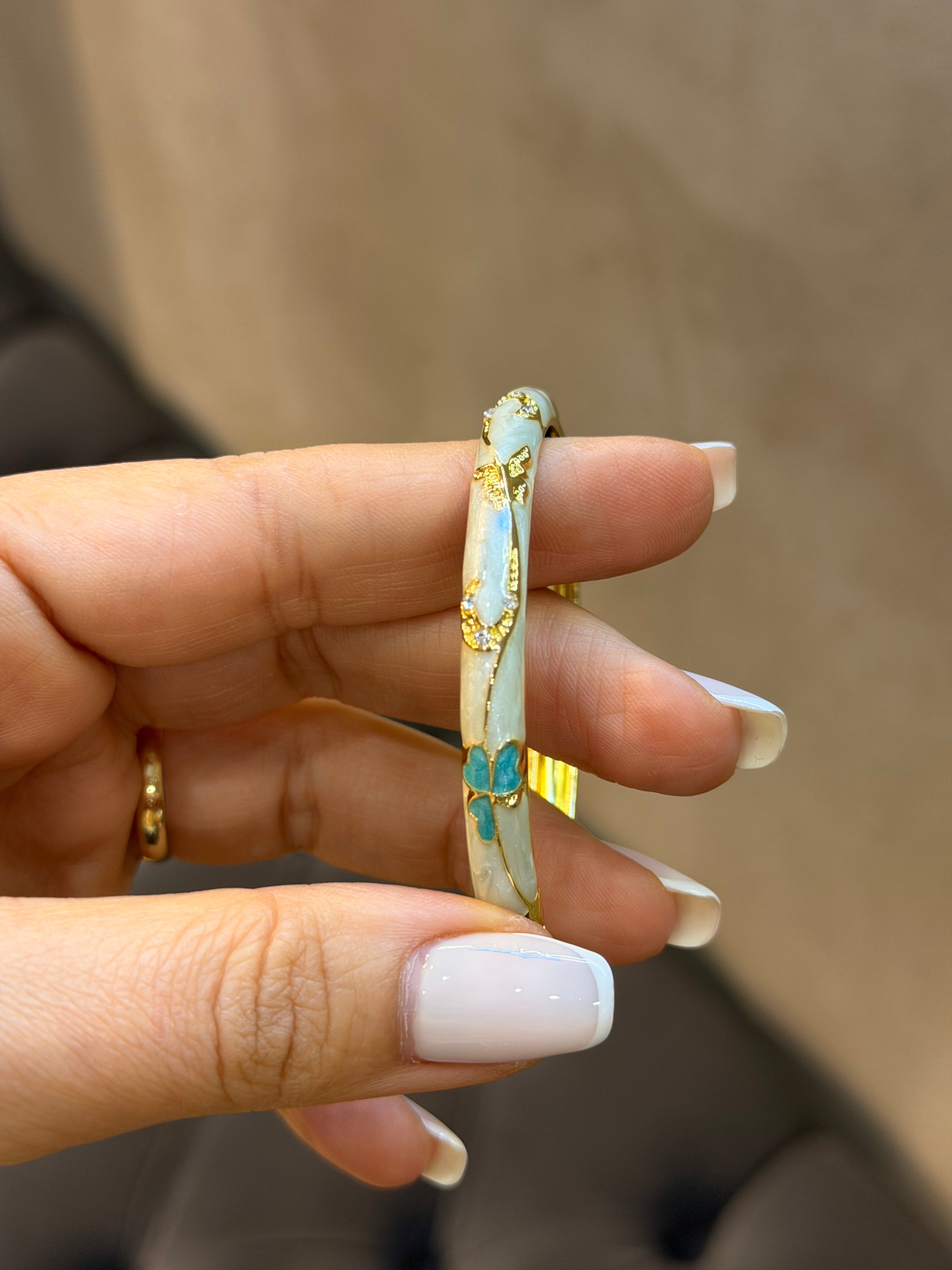 Renkli Detaylı Kelepçe Bileklik Ürün ana görseli