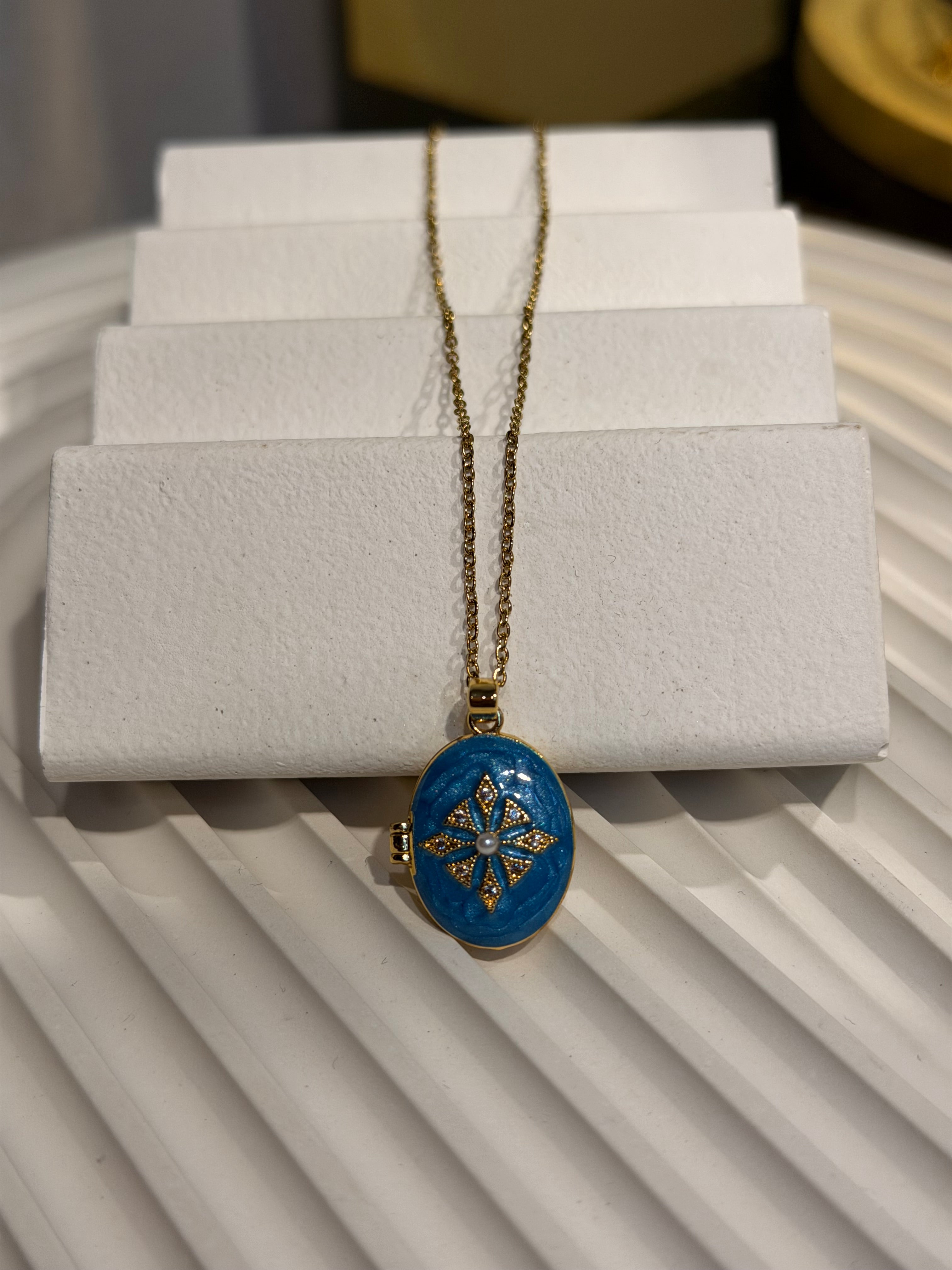 Tasarım Çerçeve Kolyesi Ürün ikincil görseli