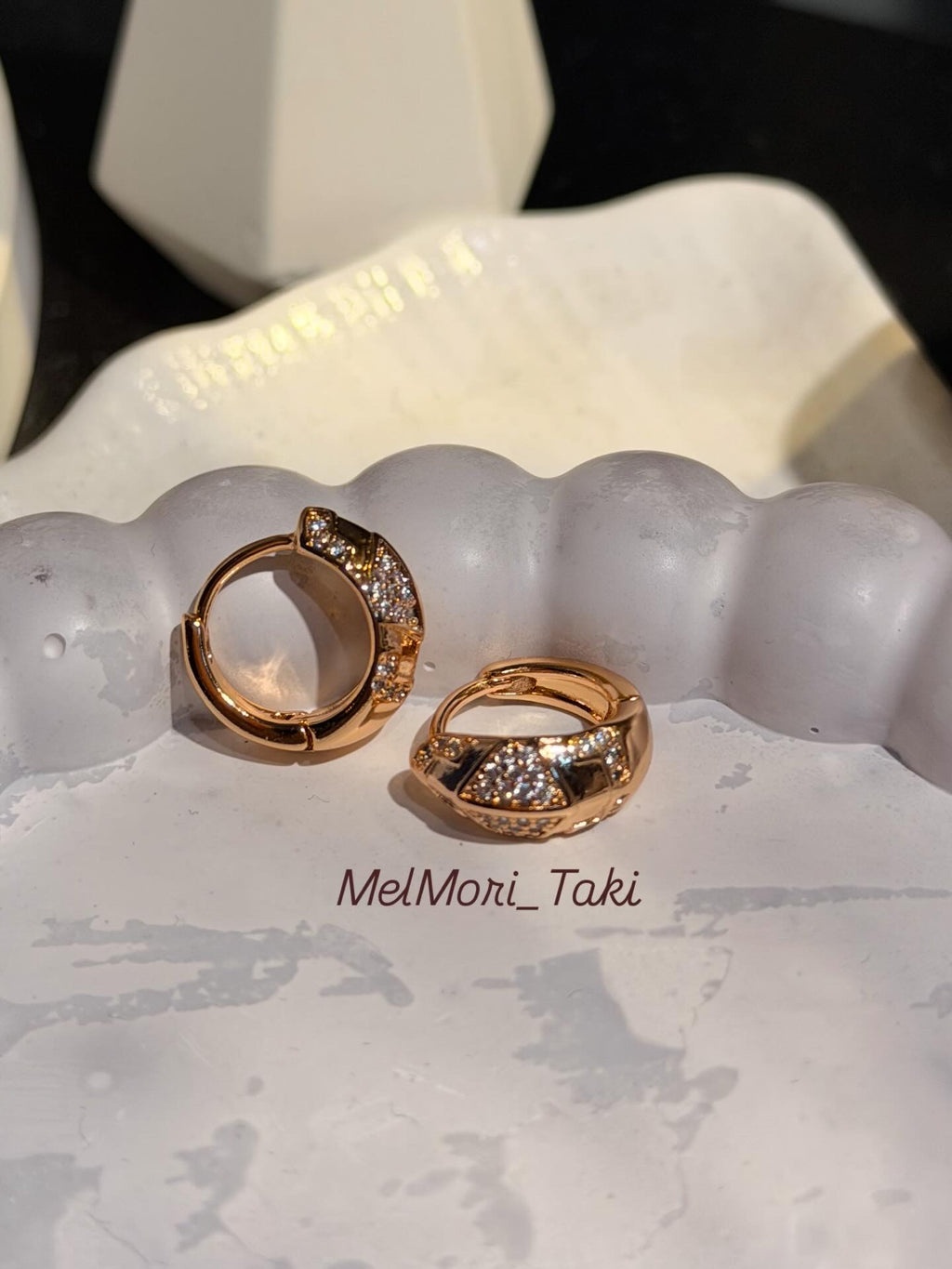 Xuping Taşlı Yılan Baş Model Küpe