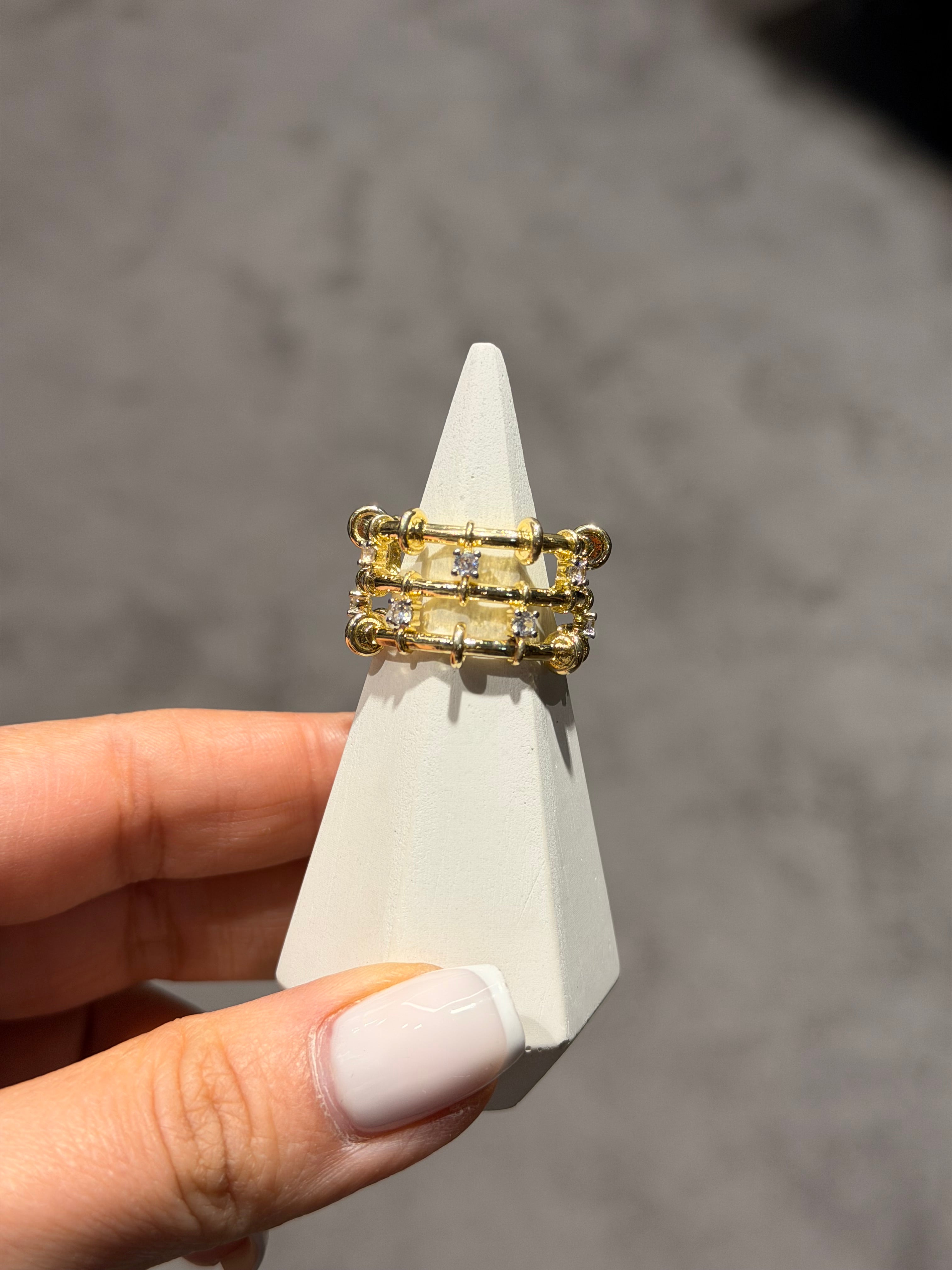 Tasarım İkonik Parça Yüzük