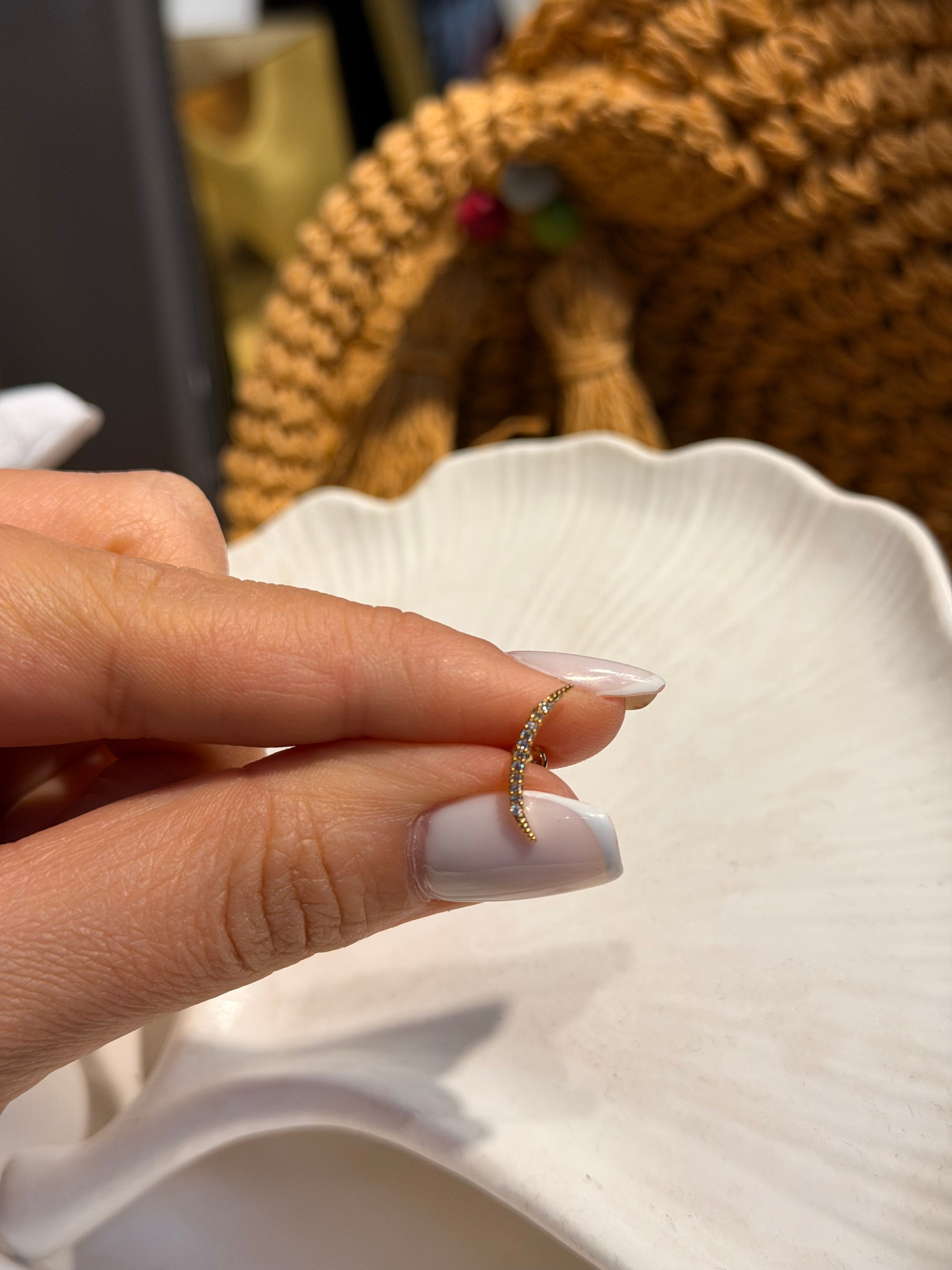 Uzun İnce Ay Model Cerrahi Piercing Gold