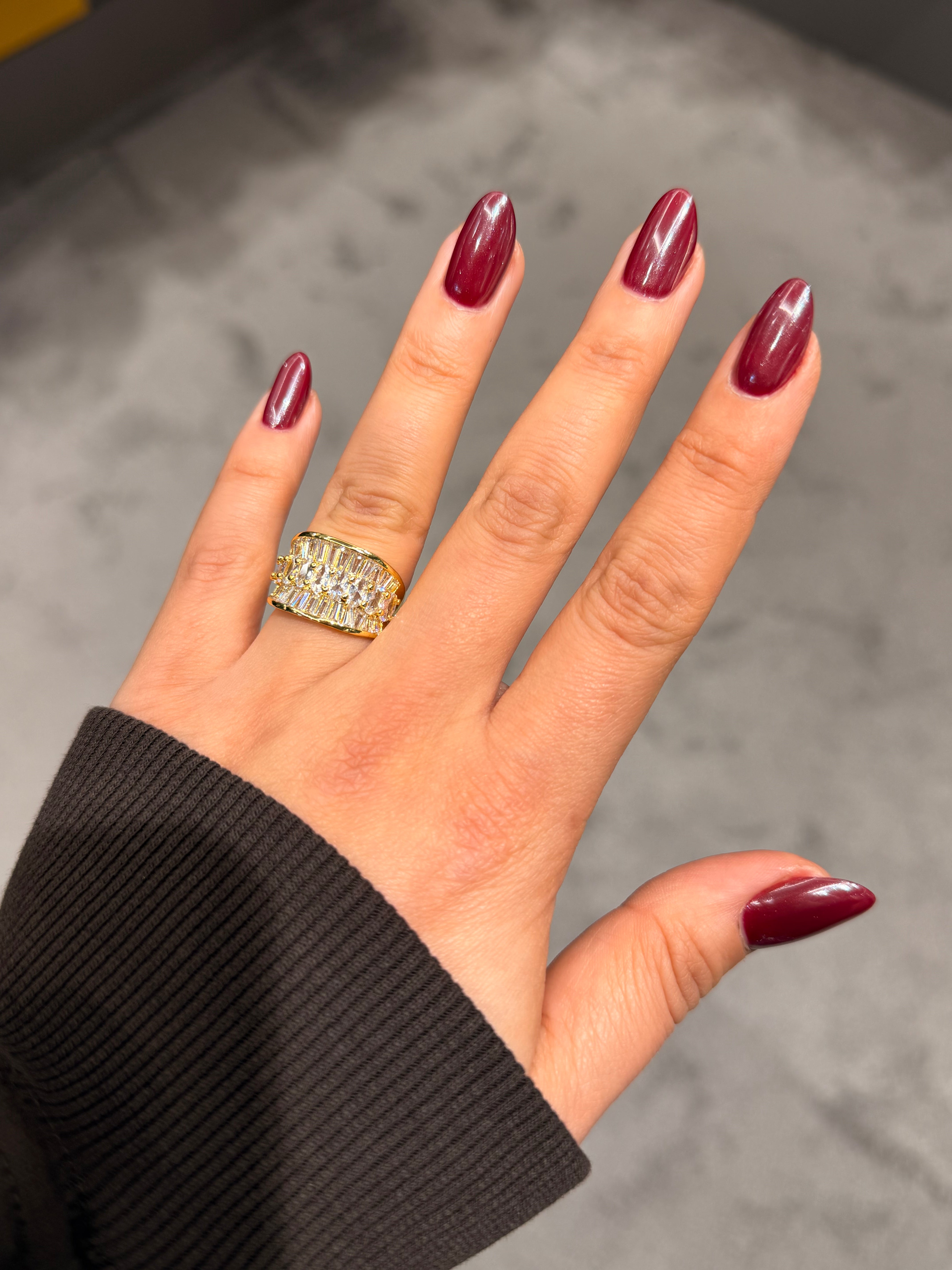 Geniş Pırlanta Taşlı Ayarlanabilir Gold Yüzük Ürün ana görseli