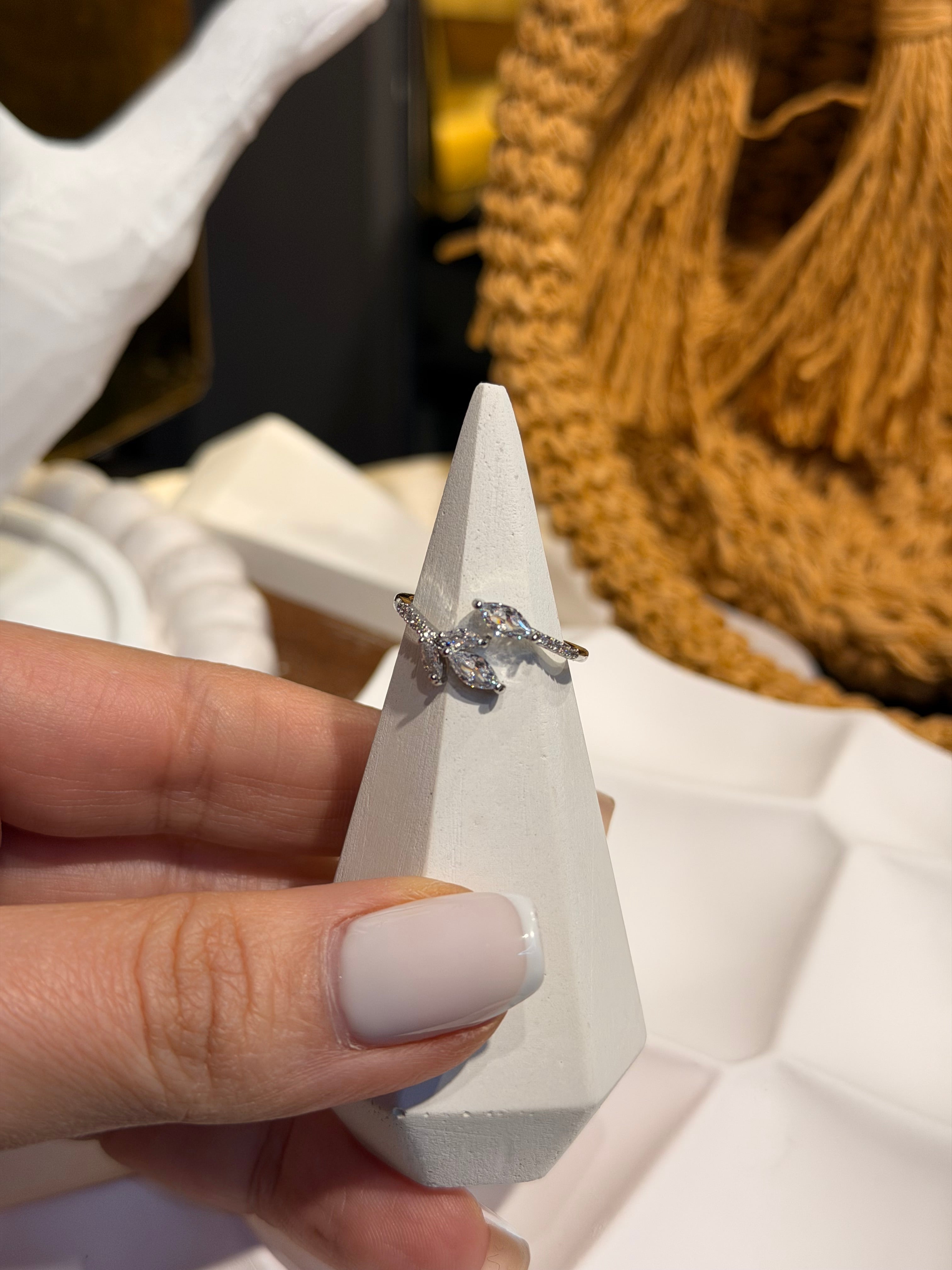 Taşlı Yaprak Model Ayarlanabilir Yüzük Silver Ürün ikincil görseli